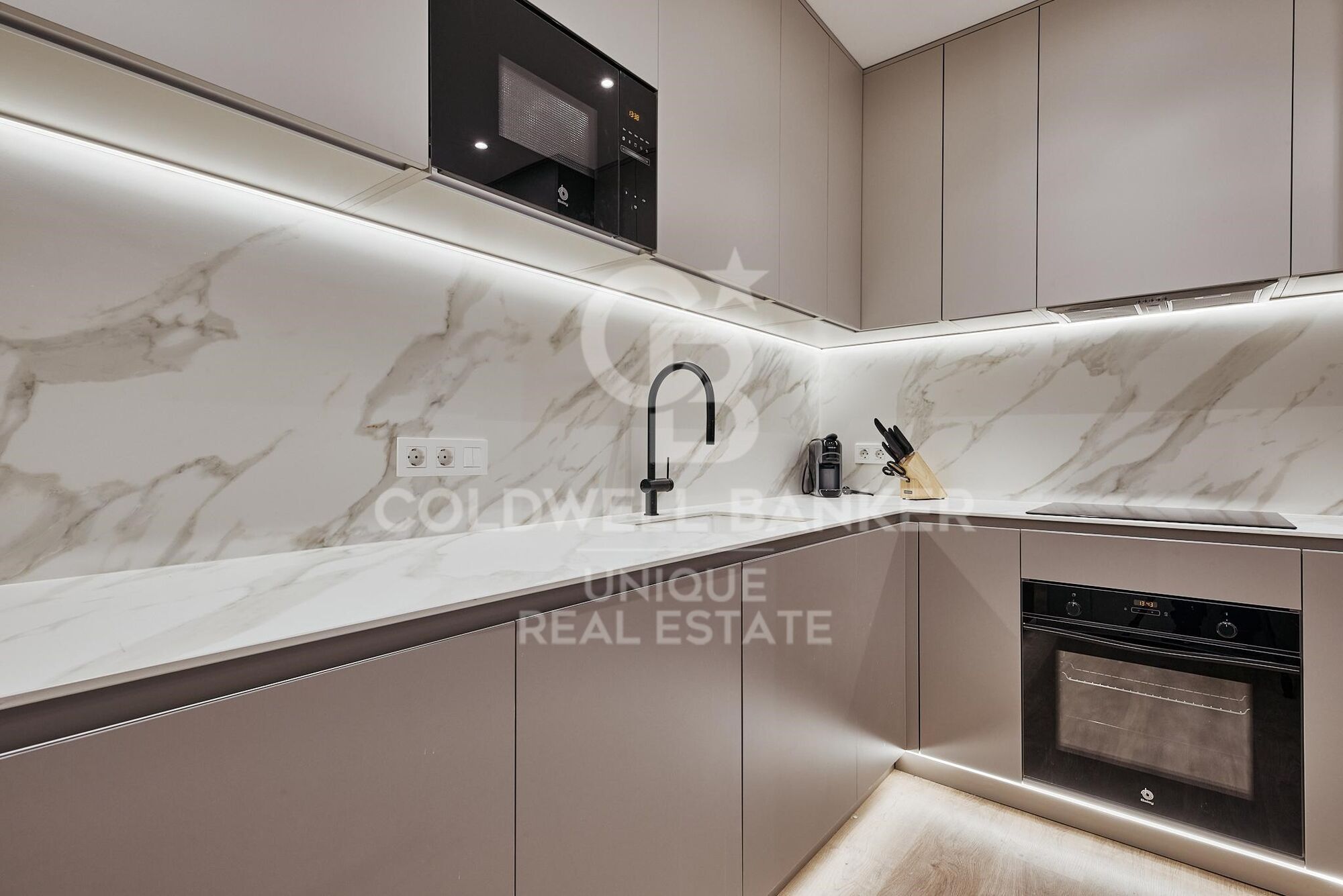 Renovated exterior apartment with 2 bedrooms and balcony in Castellana, Madrid