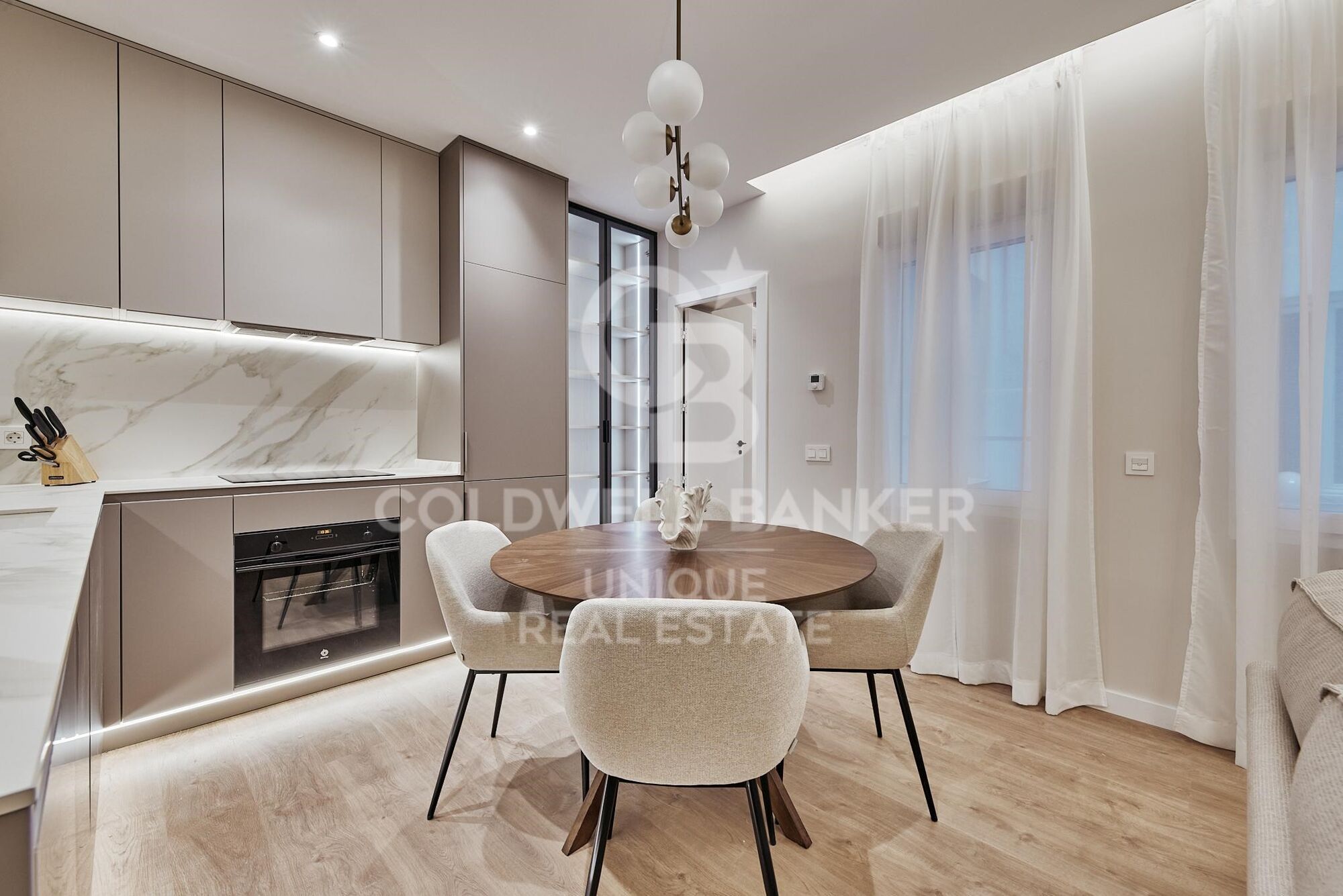 Renovated exterior apartment with 2 bedrooms and balcony in Castellana, Madrid