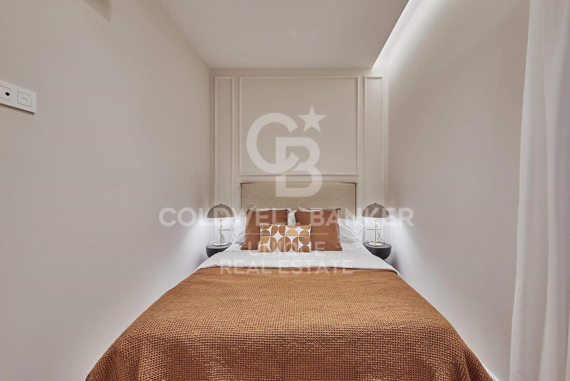Renovated exterior apartment with 2 bedrooms and balcony in Castellana, Madrid