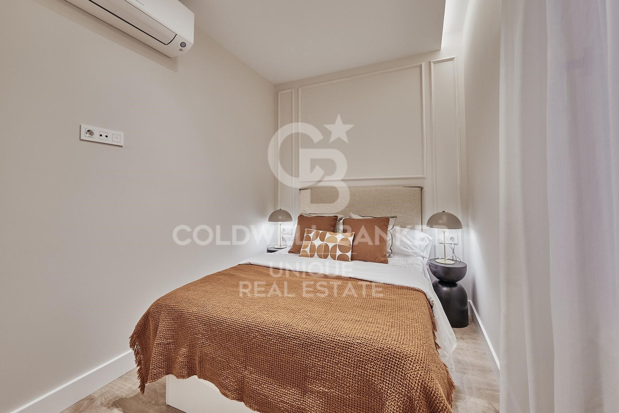 Renovated exterior apartment with 2 bedrooms and balcony in Castellana, Madrid