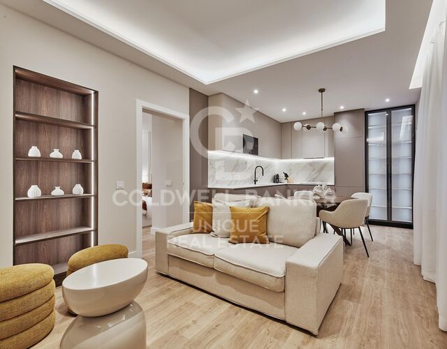 Renovierte Außenwohnung mit 2 Schlafzimmern und Balkon in Castellana, Madrid