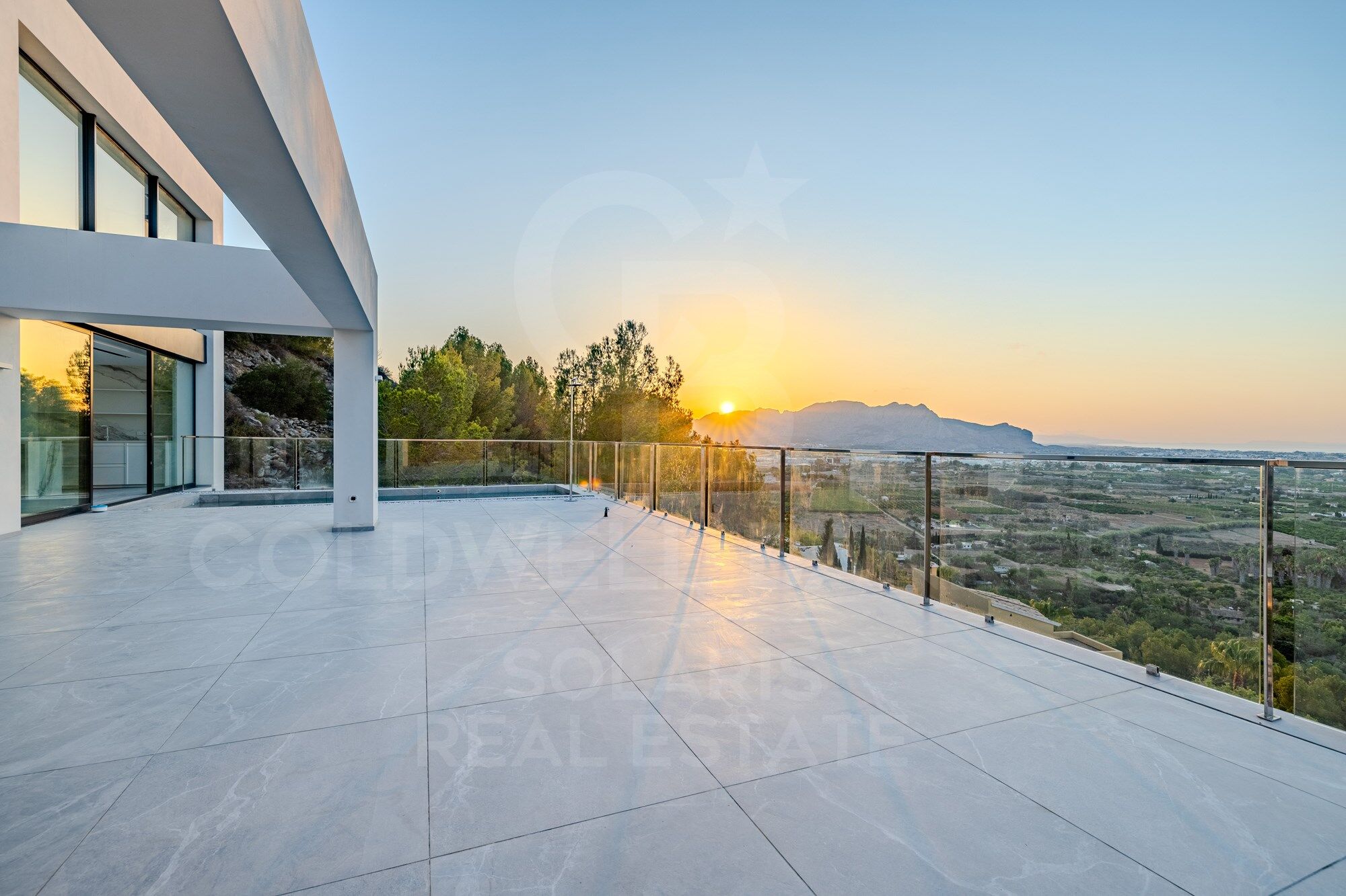 Exclusiva villa premium en La Sella con piscina interior, spa y panorámicas al Mediterráneo
