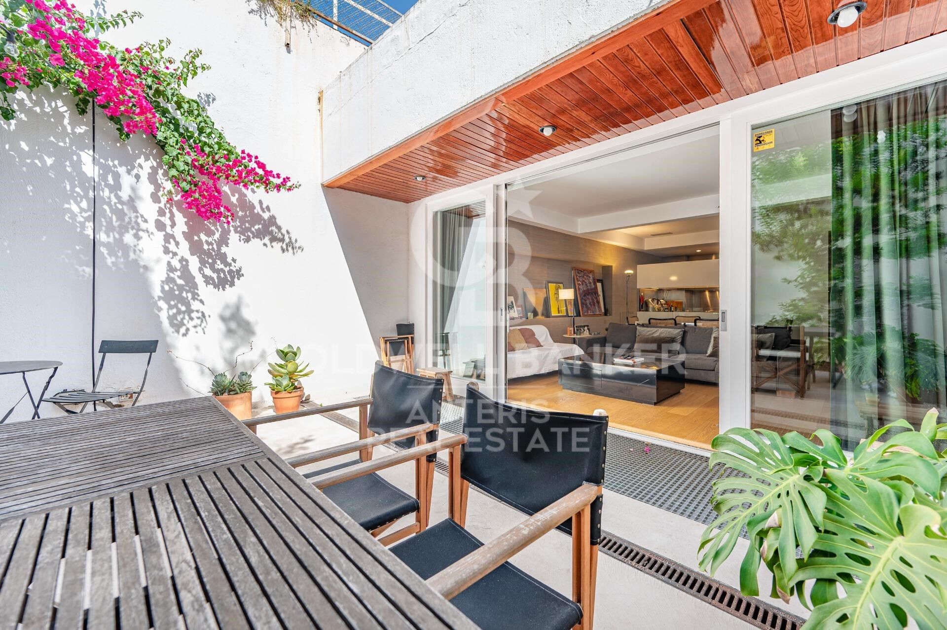Bright duplex of 176m2 built, with a terrace of 32m2, in Vila de Gracia.