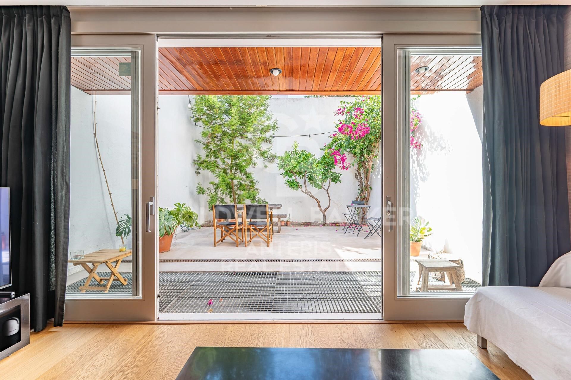 Bright duplex of 176m2 built, with a terrace of 32m2, in Vila de Gracia.