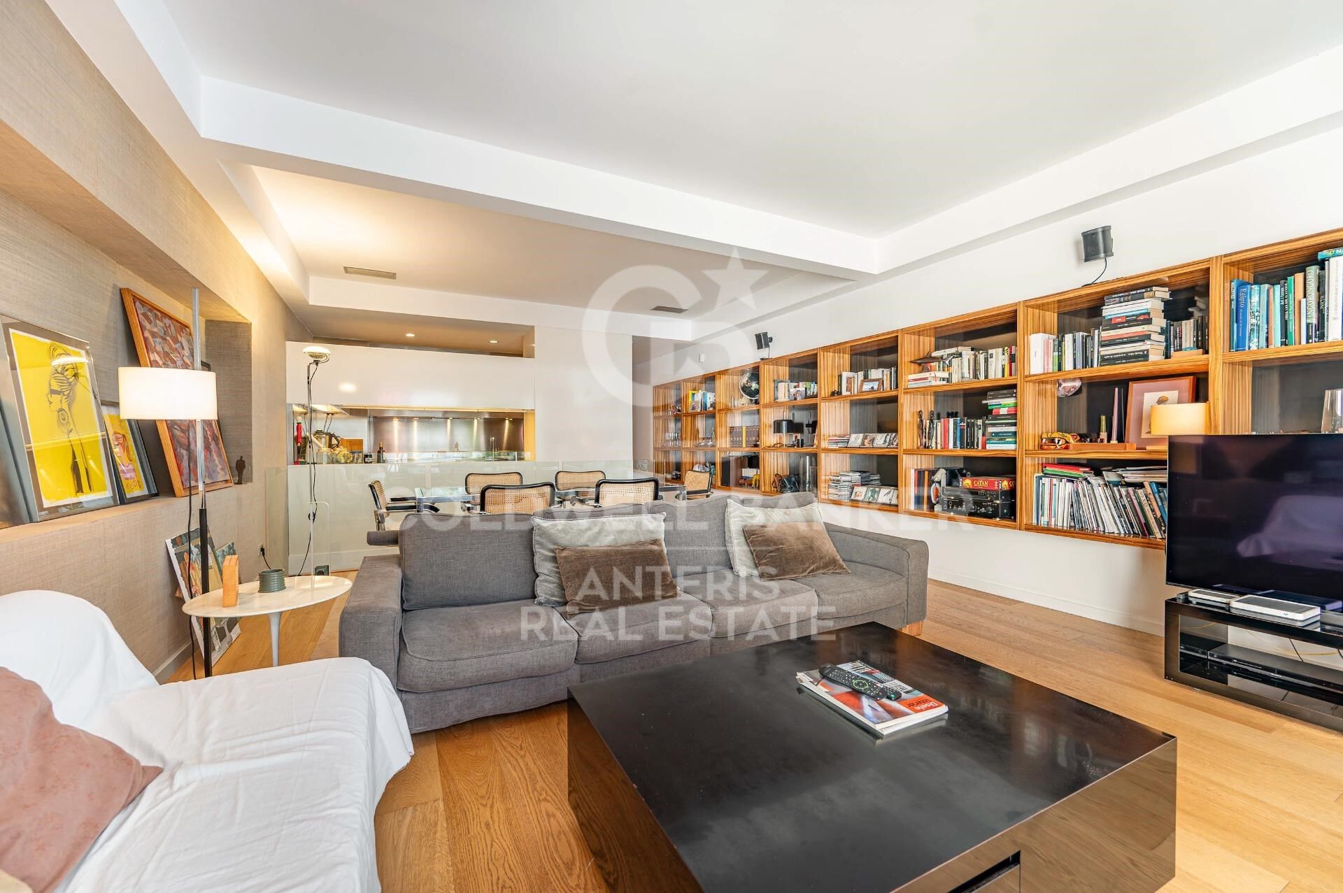 Bright duplex of 176m2 built, with a terrace of 32m2, in Vila de Gracia.