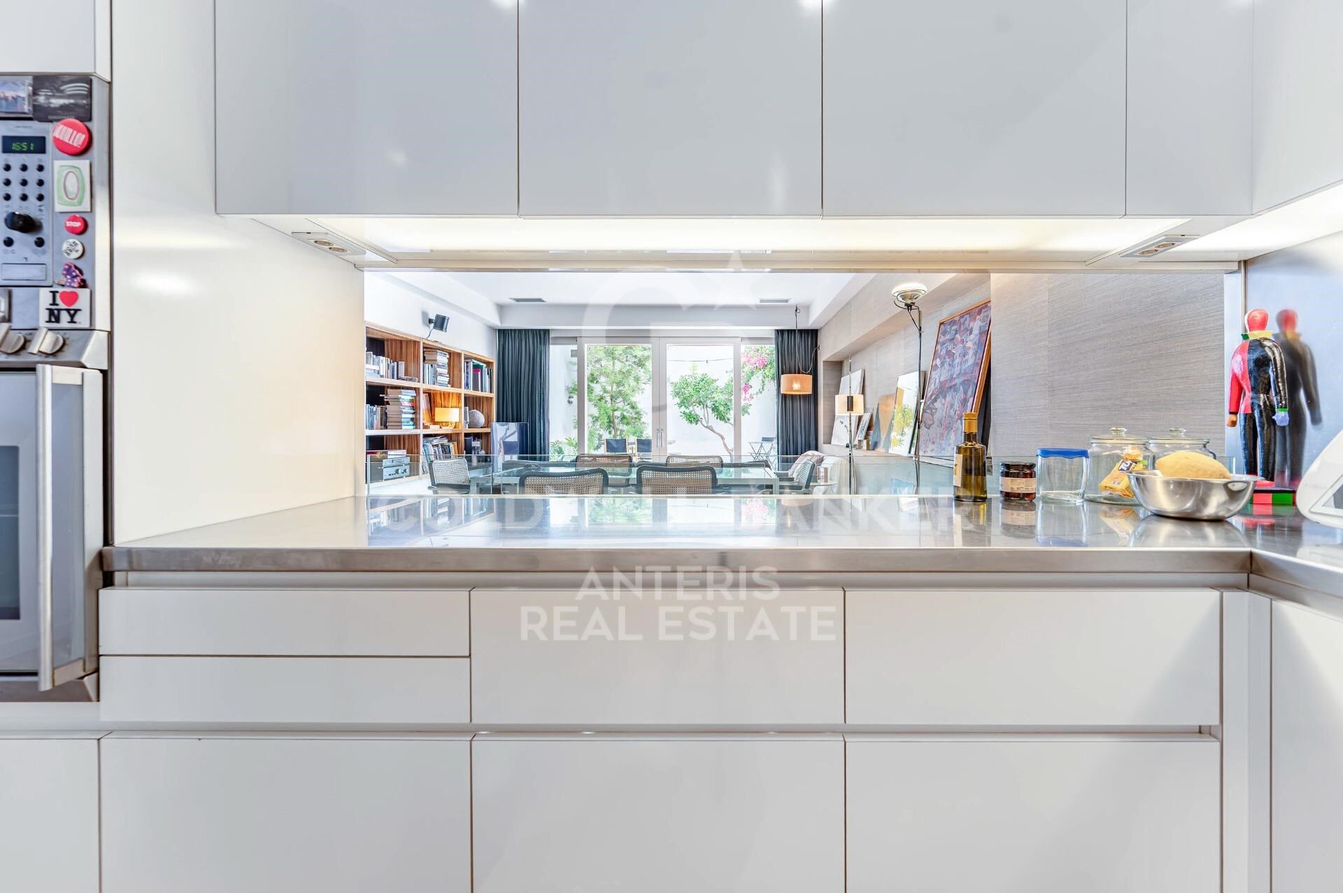 Bright duplex of 176m2 built, with a terrace of 32m2, in Vila de Gracia.