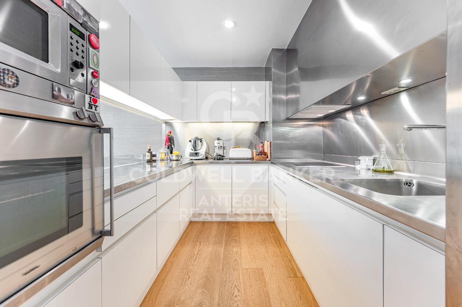 Bright duplex of 176m2 built, with a terrace of 32m2, in Vila de Gracia.