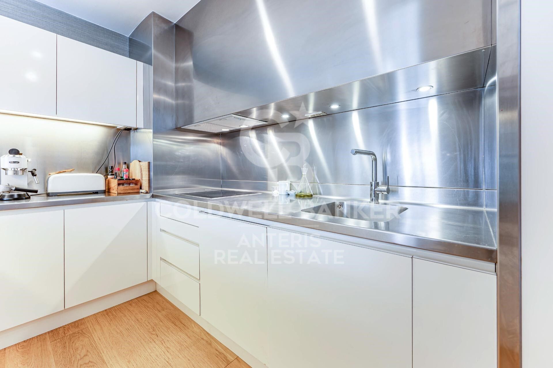 Bright duplex of 176m2 built, with a terrace of 32m2, in Vila de Gracia.