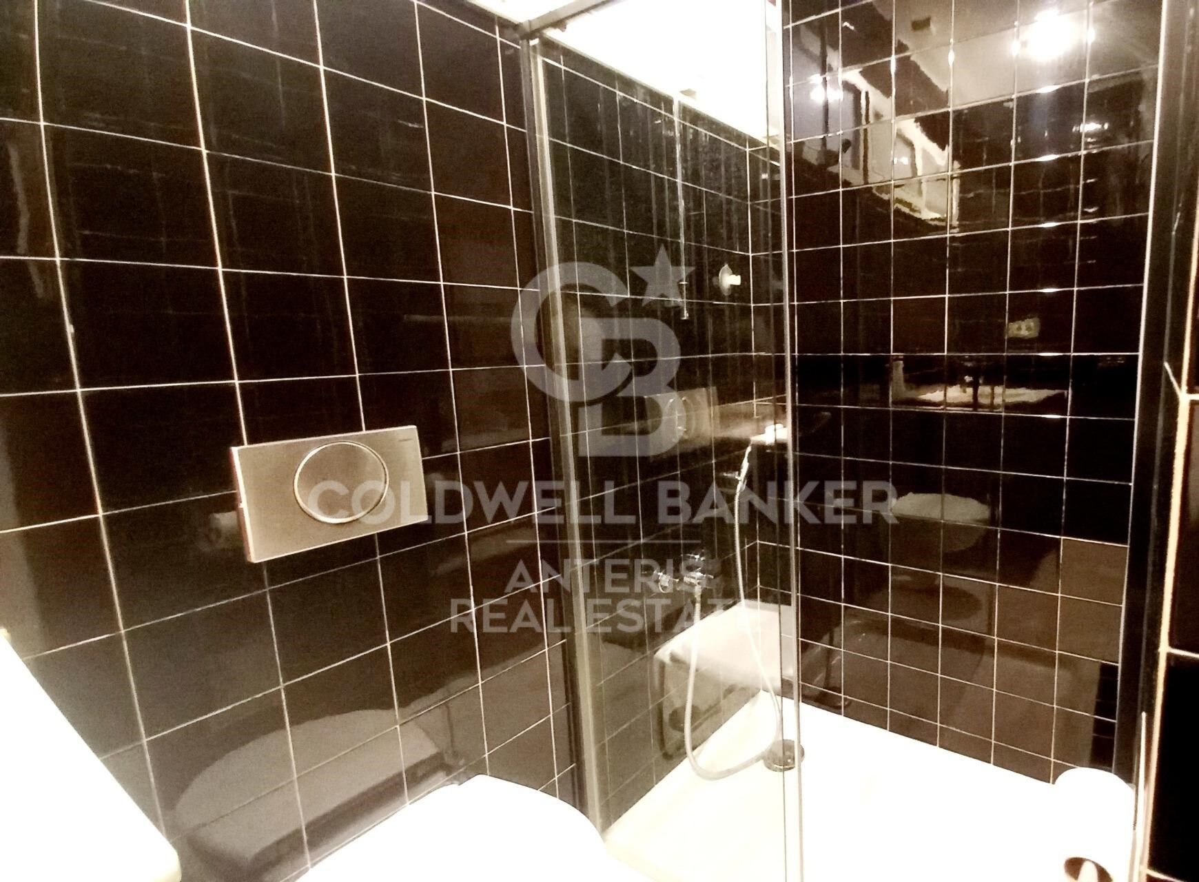 Bright duplex of 176m2 built, with a terrace of 32m2, in Vila de Gracia.