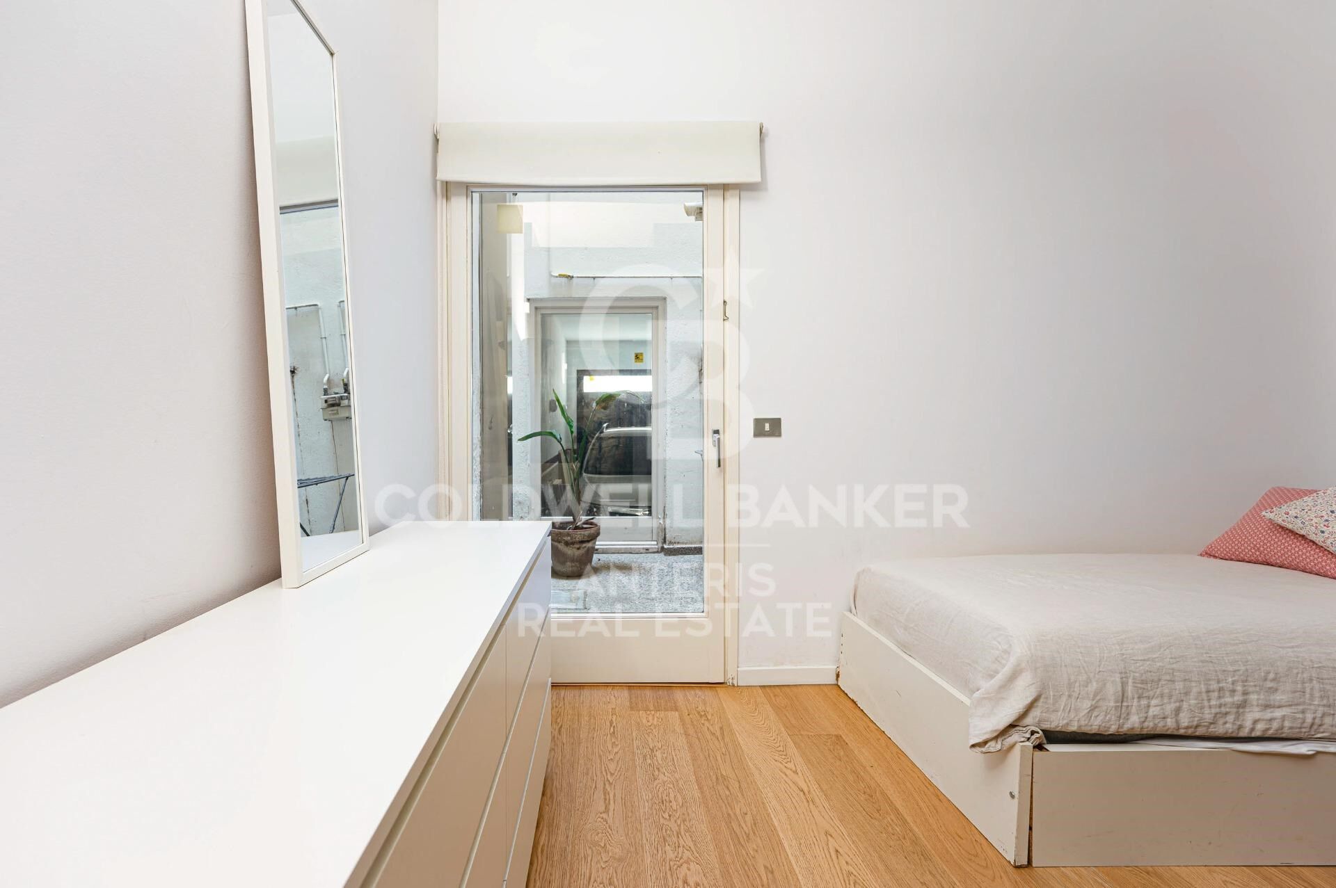 Bright duplex of 176m2 built, with a terrace of 32m2, in Vila de Gracia.