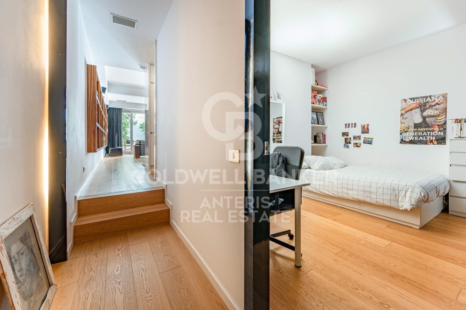 Bright duplex of 176m2 built, with a terrace of 32m2, in Vila de Gracia.