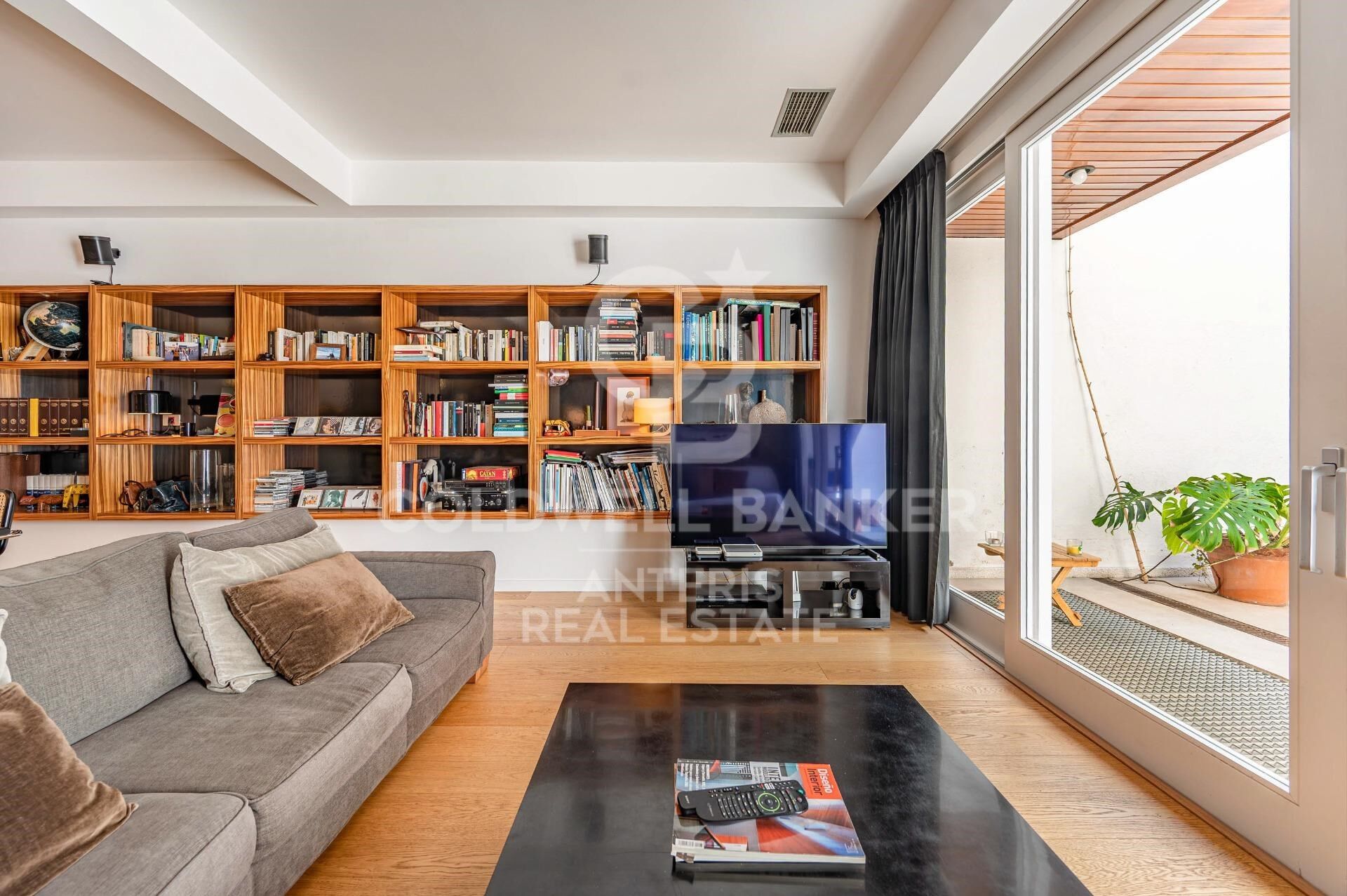 Bright duplex of 176m2 built, with a terrace of 32m2, in Vila de Gracia.