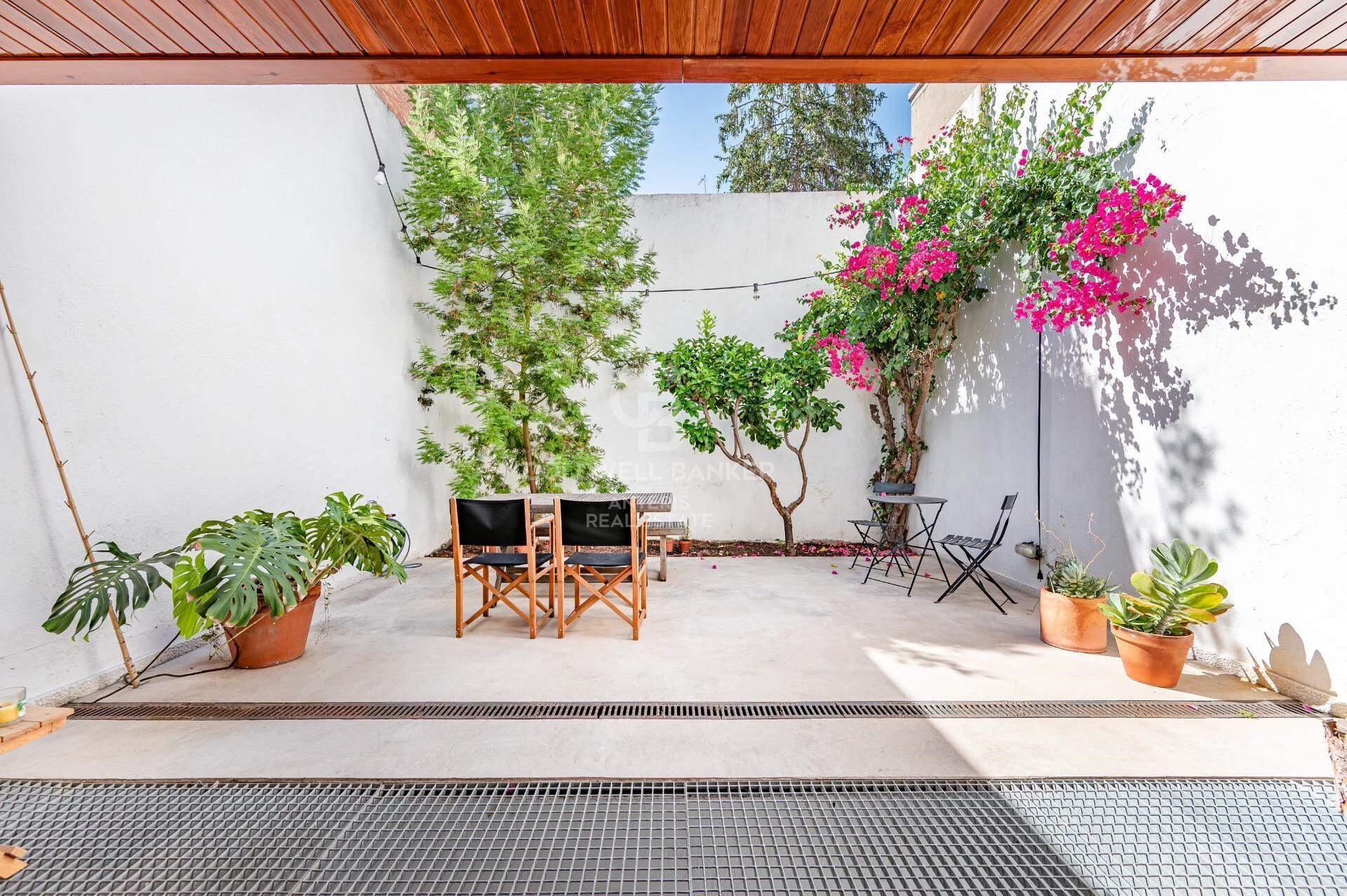 Bright duplex of 176m2 built, with a terrace of 32m2, in Vila de Gracia.