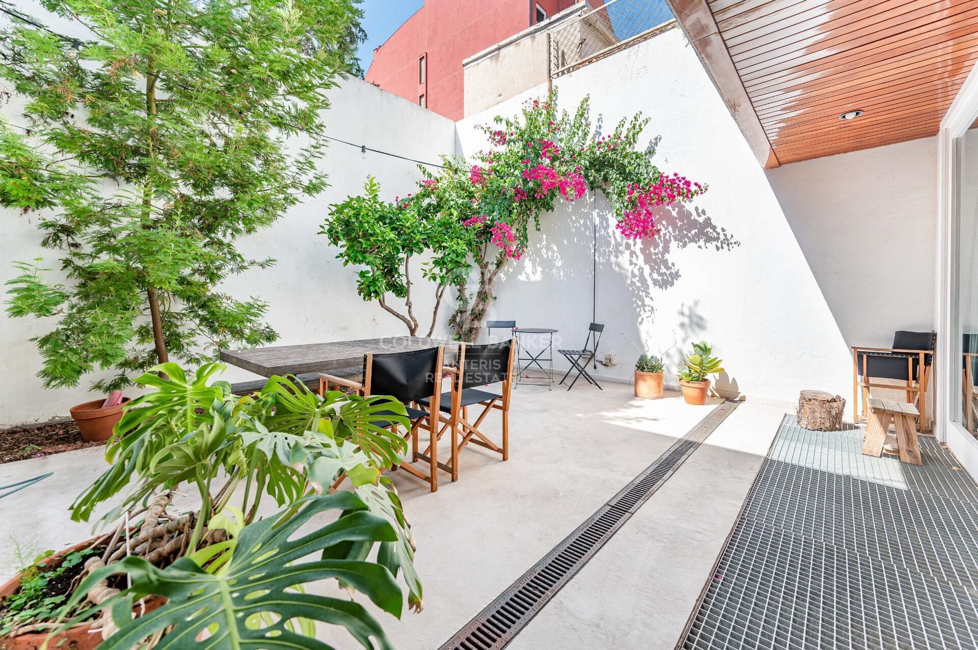 Bright duplex of 176m2 built, with a terrace of 32m2, in Vila de Gracia.