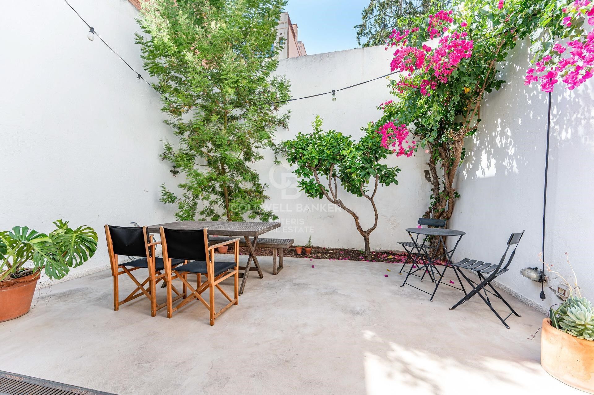 Bright duplex of 176m2 built, with a terrace of 32m2, in Vila de Gracia.