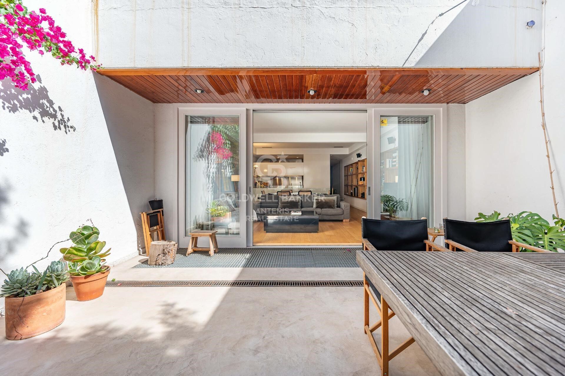 Bright duplex of 176m2 built, with a terrace of 32m2, in Vila de Gracia.