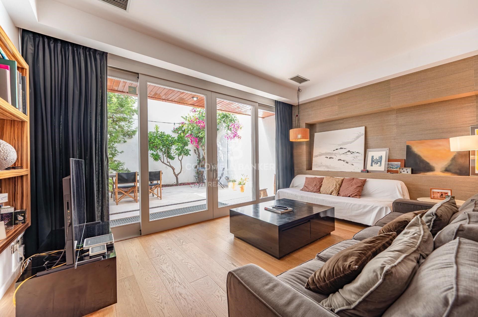 Bright duplex of 176m2 built, with a terrace of 32m2, in Vila de Gracia.