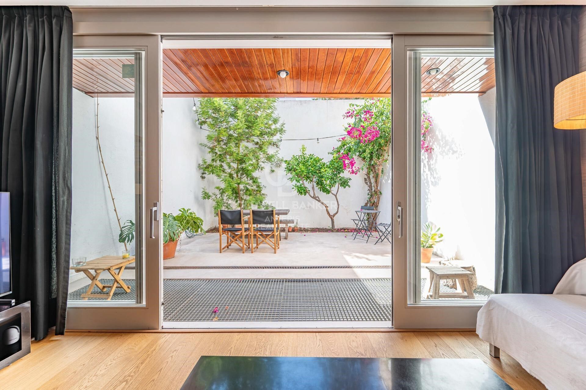 Bright duplex of 176m2 built, with a terrace of 32m2, in Vila de Gracia.