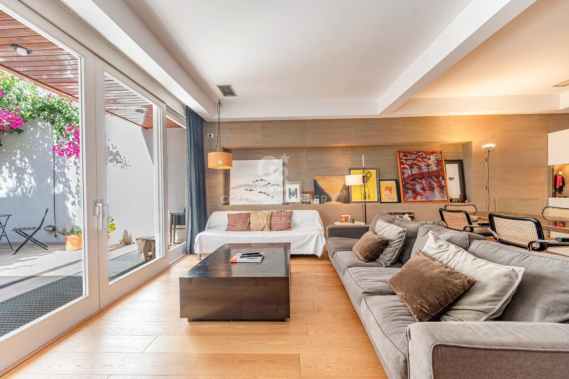 Bright duplex of 176m2 built, with a terrace of 32m2, in Vila de Gracia.