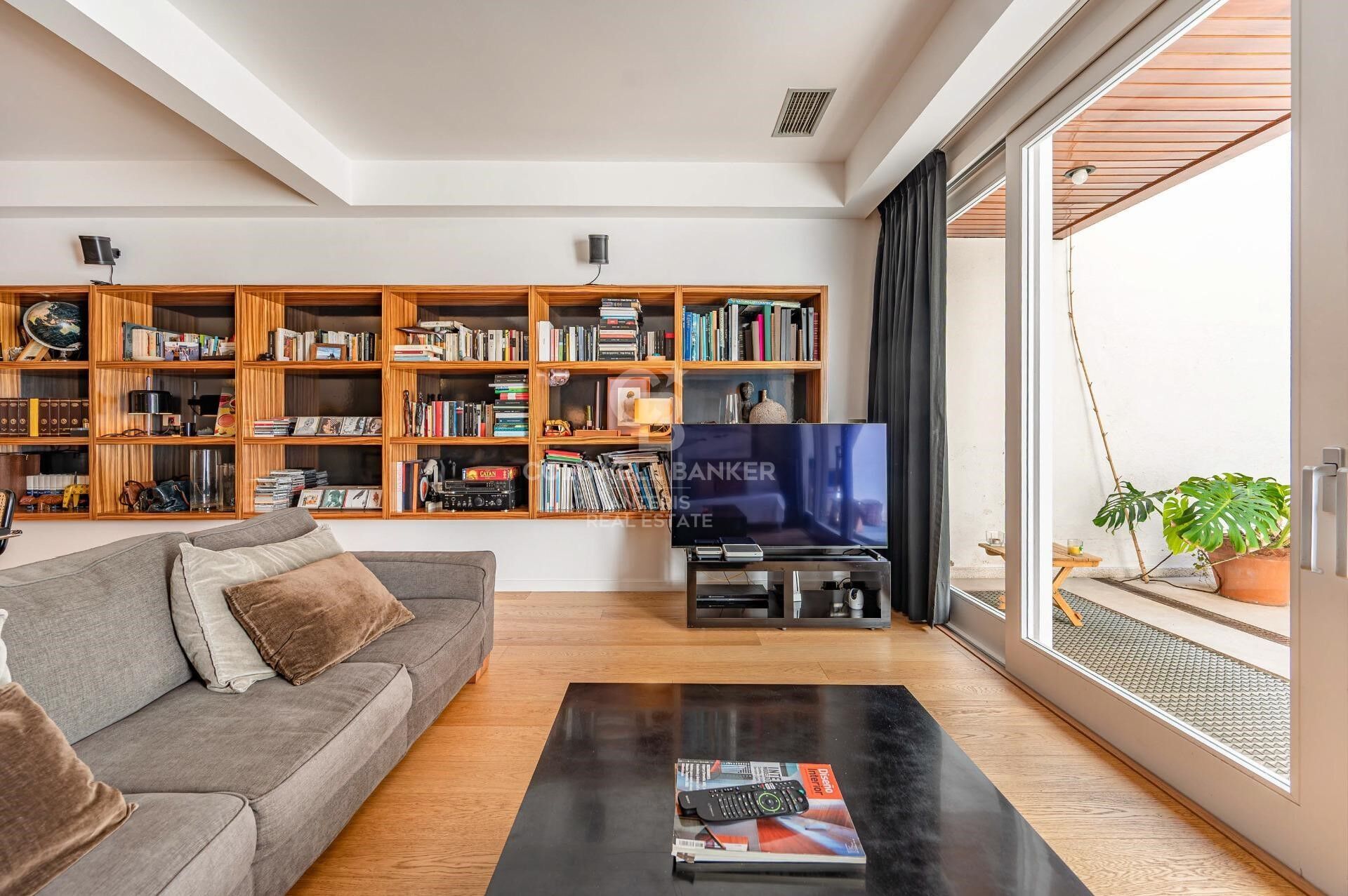 Bright duplex of 176m2 built, with a terrace of 32m2, in Vila de Gracia.