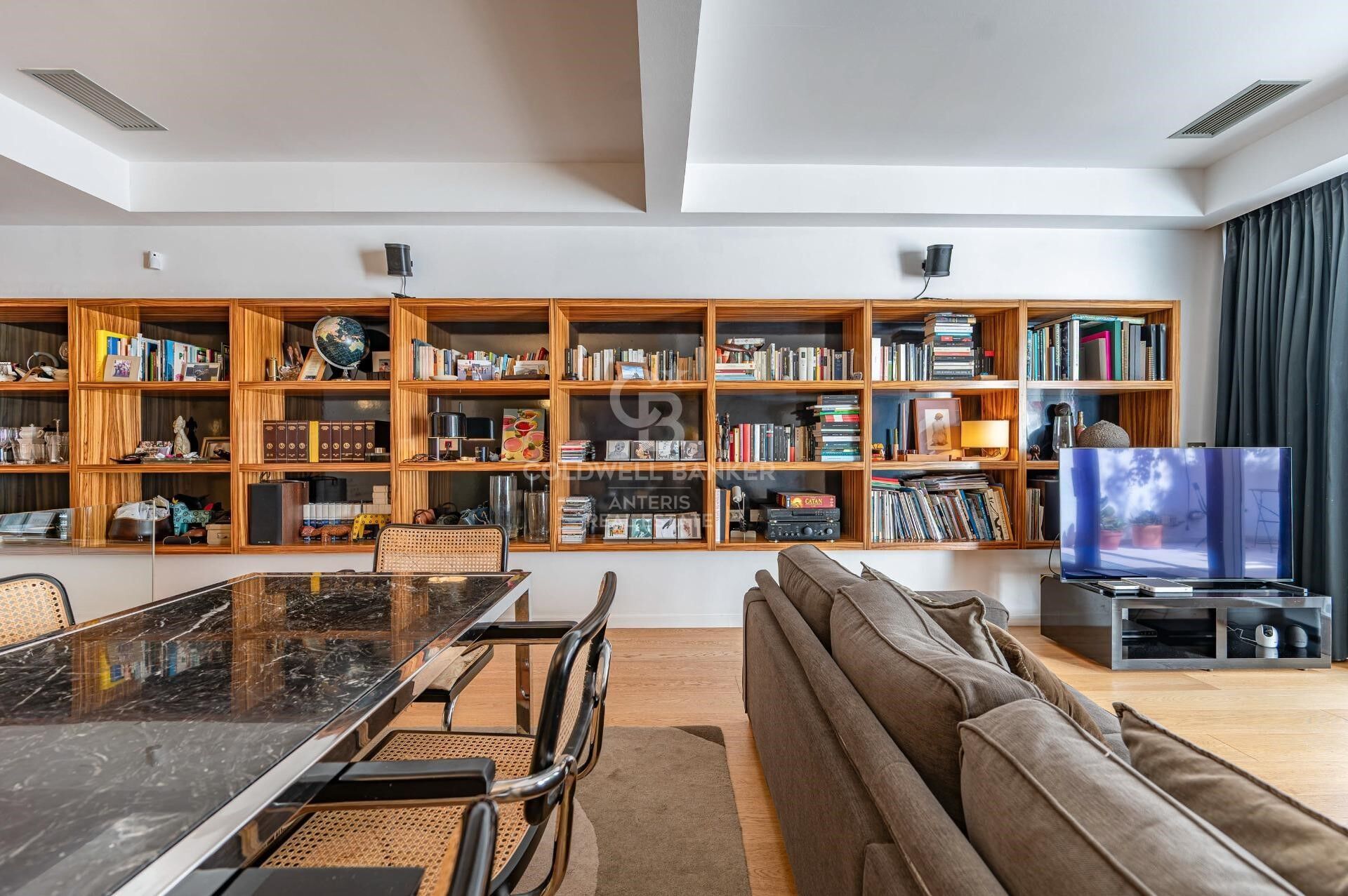 Bright duplex of 176m2 built, with a terrace of 32m2, in Vila de Gracia.