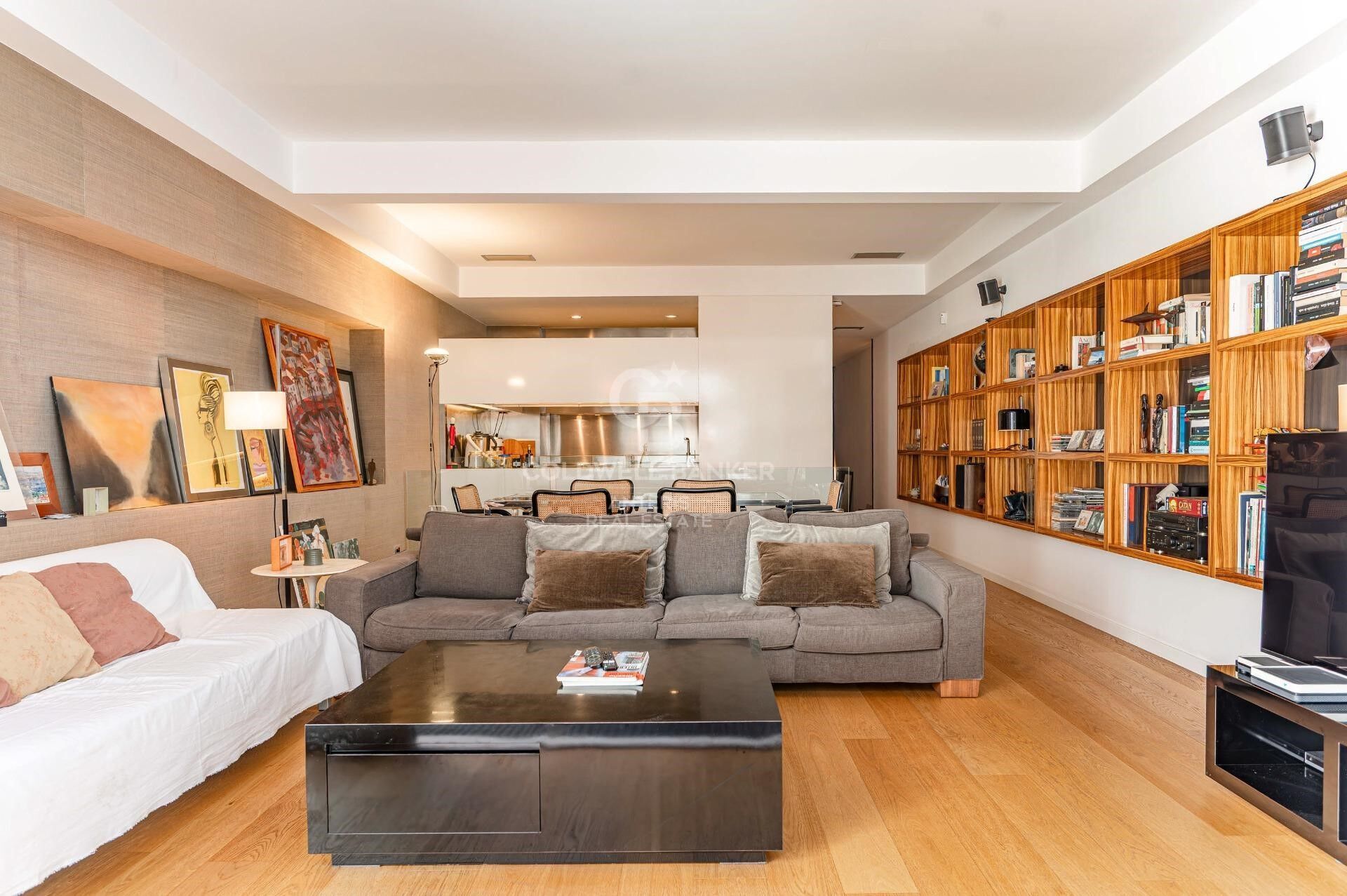 Bright duplex of 176m2 built, with a terrace of 32m2, in Vila de Gracia.