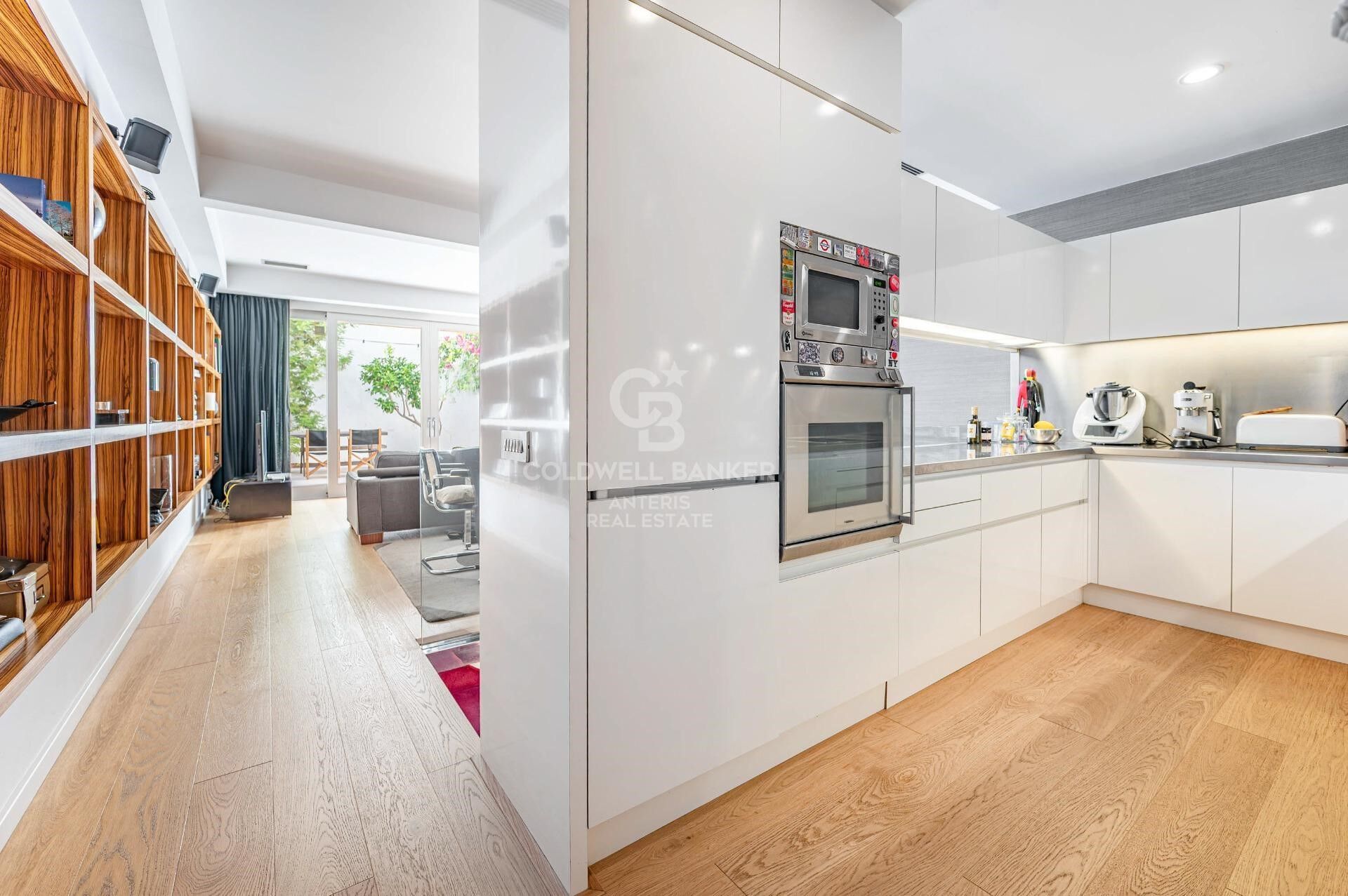 Bright duplex of 176m2 built, with a terrace of 32m2, in Vila de Gracia.