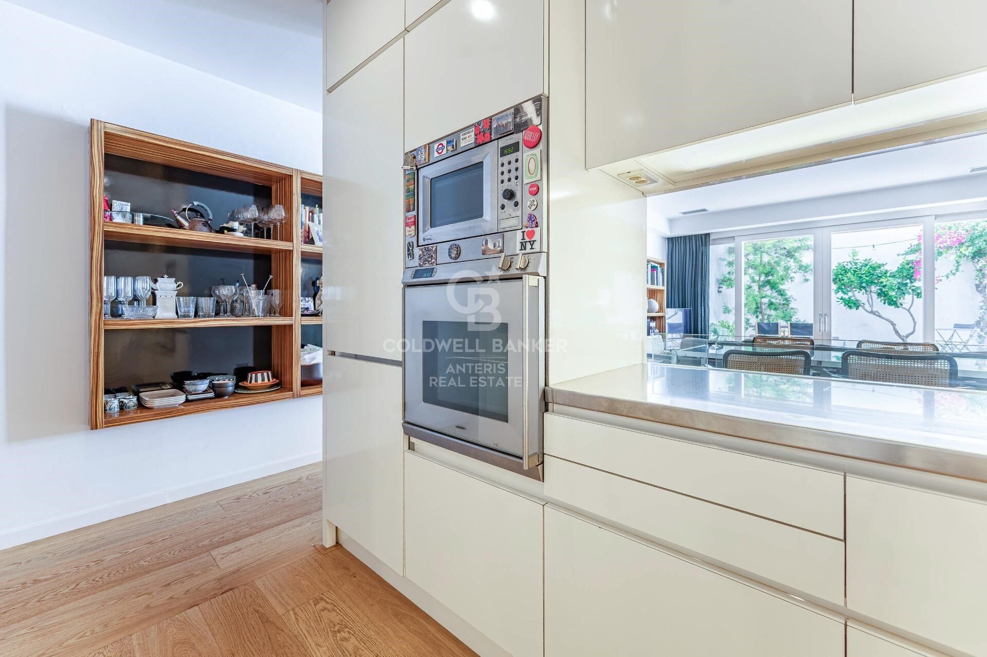 Bright duplex of 176m2 built, with a terrace of 32m2, in Vila de Gracia.