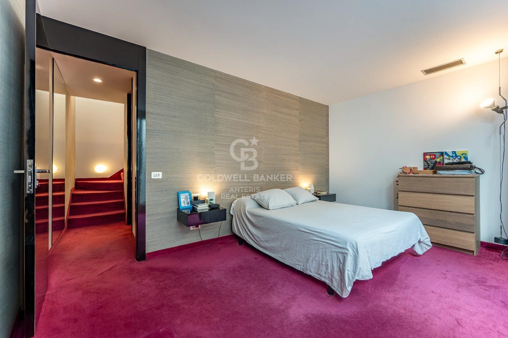 Bright duplex of 176m2 built, with a terrace of 32m2, in Vila de Gracia.