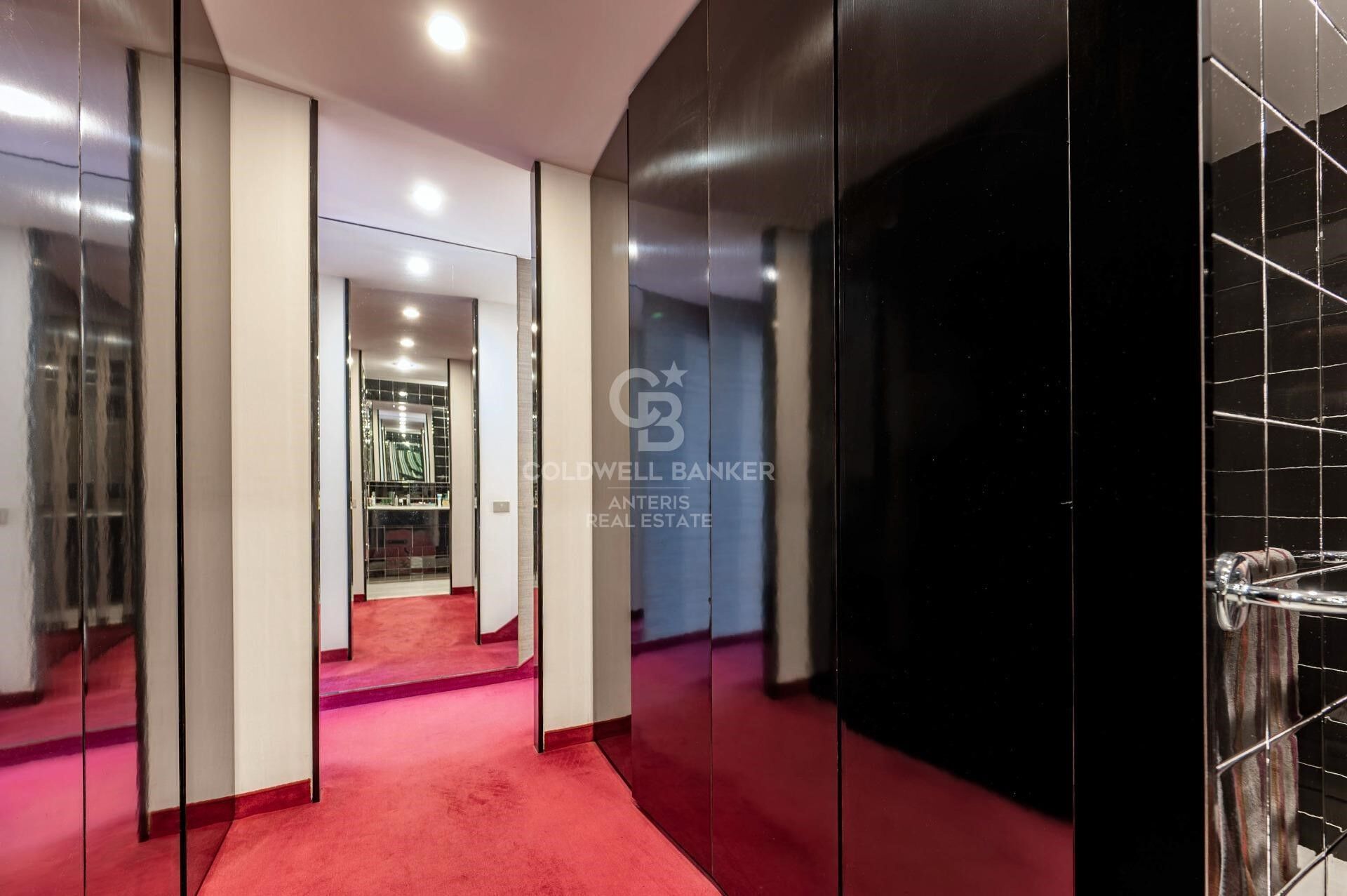 Bright duplex of 176m2 built, with a terrace of 32m2, in Vila de Gracia.