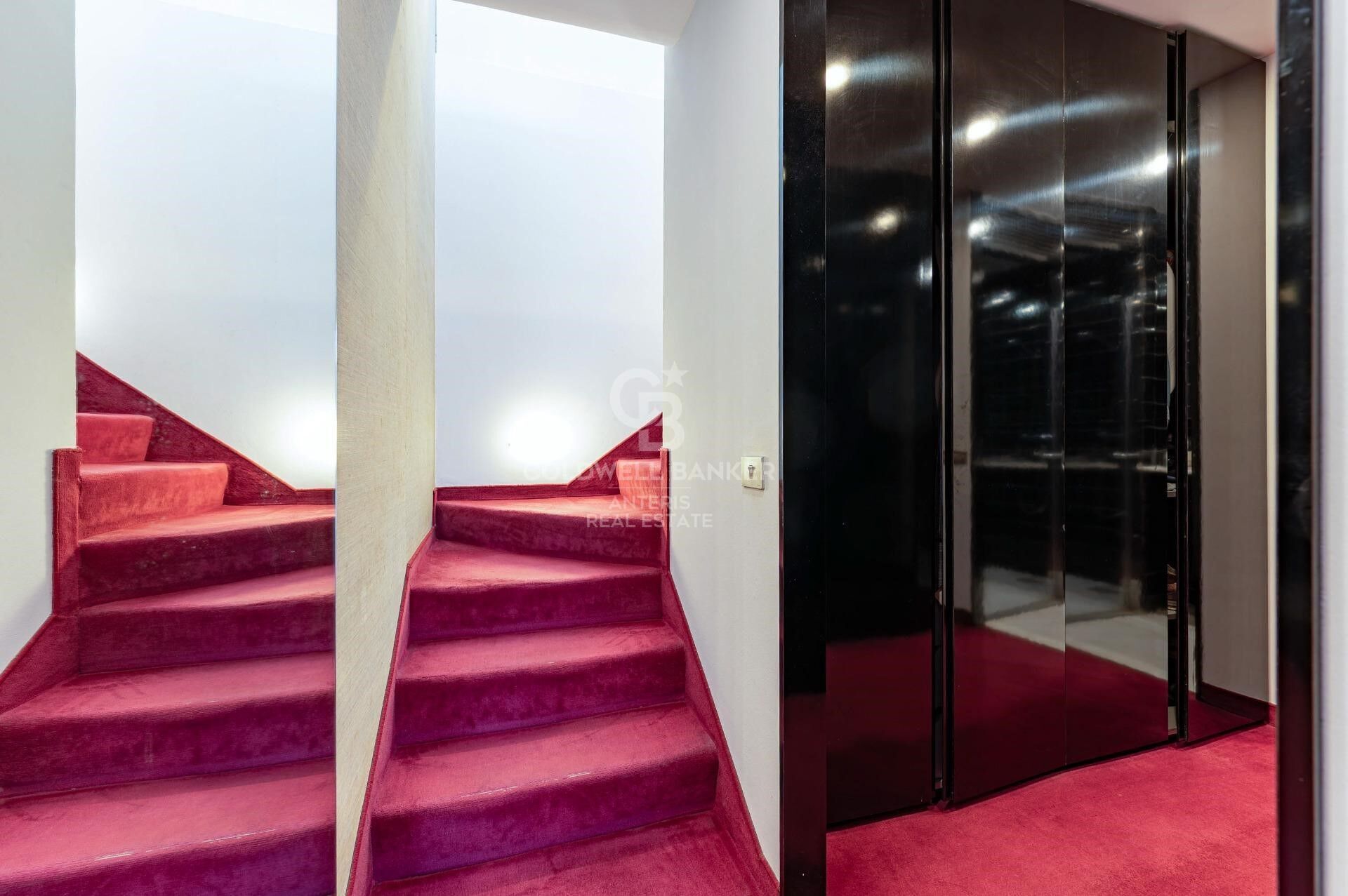 Bright duplex of 176m2 built, with a terrace of 32m2, in Vila de Gracia.