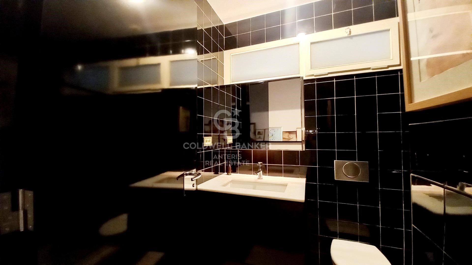 Bright duplex of 176m2 built, with a terrace of 32m2, in Vila de Gracia.