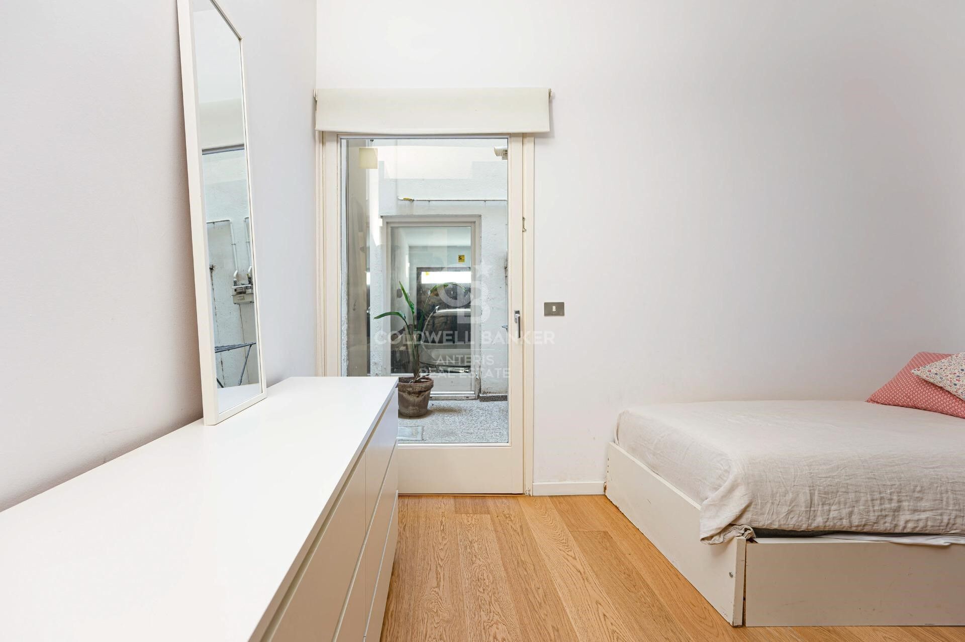 Bright duplex of 176m2 built, with a terrace of 32m2, in Vila de Gracia.