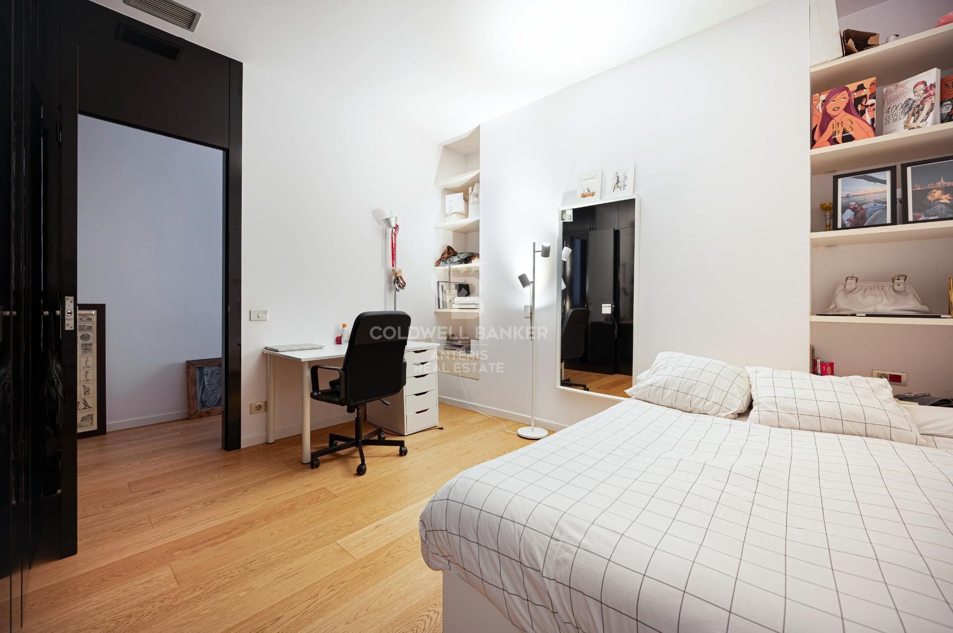Bright duplex of 176m2 built, with a terrace of 32m2, in Vila de Gracia.