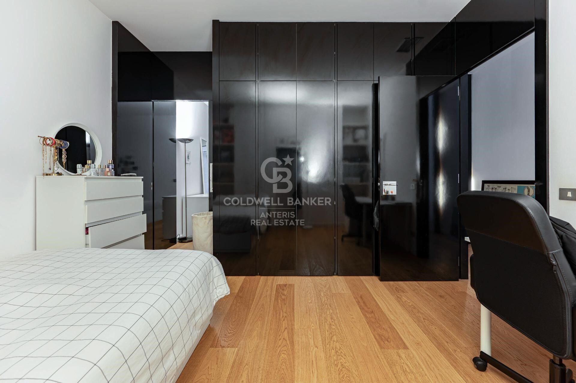 Bright duplex of 176m2 built, with a terrace of 32m2, in Vila de Gracia.