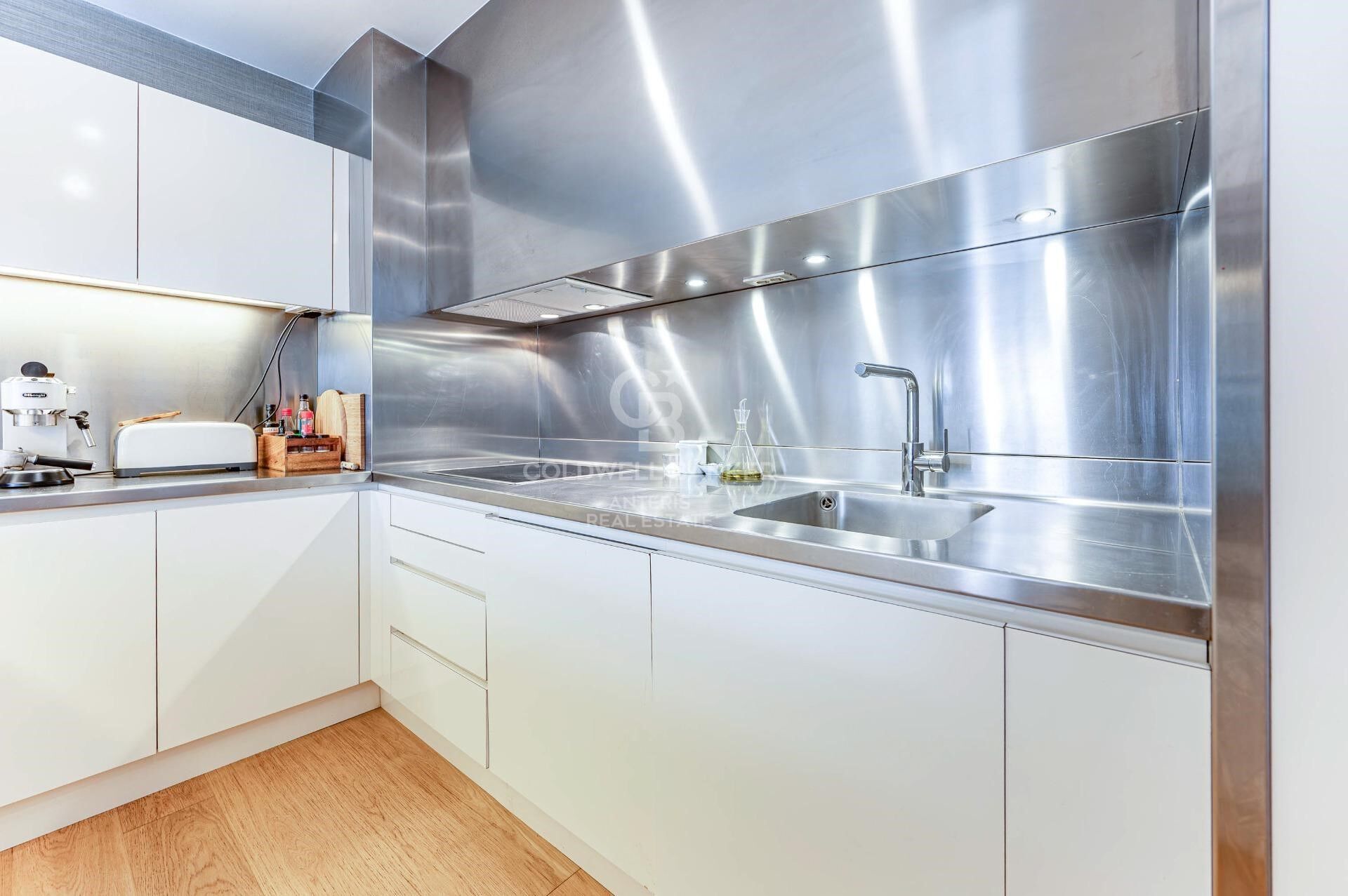 Bright duplex of 176m2 built, with a terrace of 32m2, in Vila de Gracia.