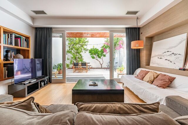 Bright duplex of 176m2 built, with a terrace of 32m2, in Vila de Gracia.