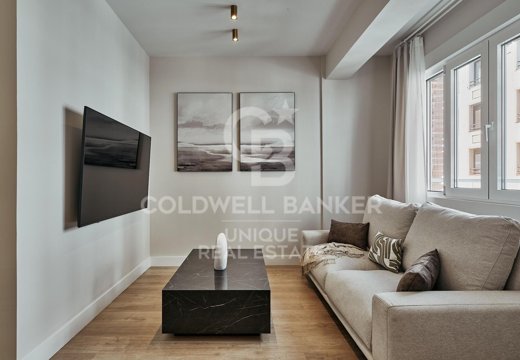 Renovated exterior apartment with terrace, garage, and storage room in Lista, Madrid