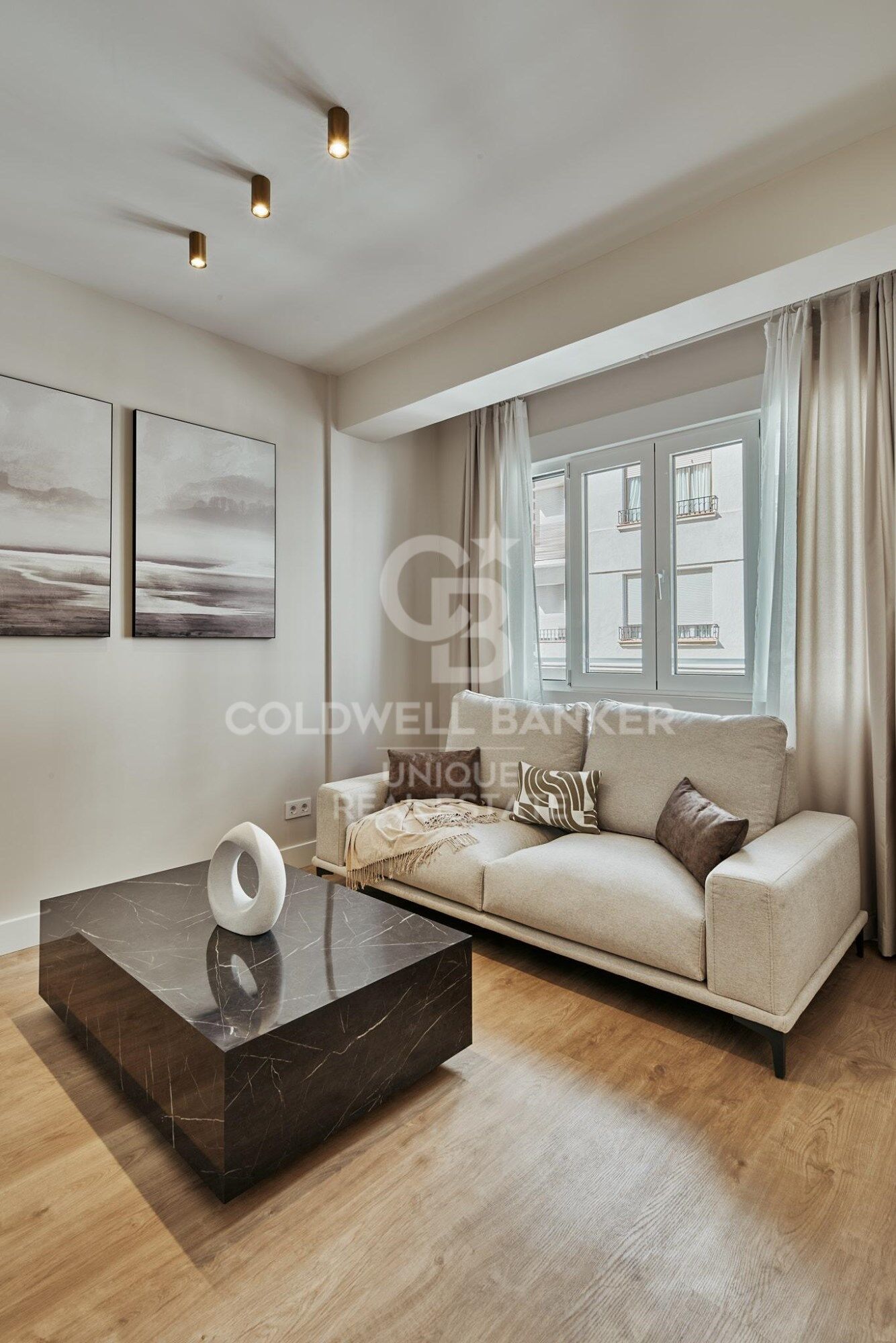 Renovated exterior apartment with terrace, garage, and storage room in Lista, Madrid