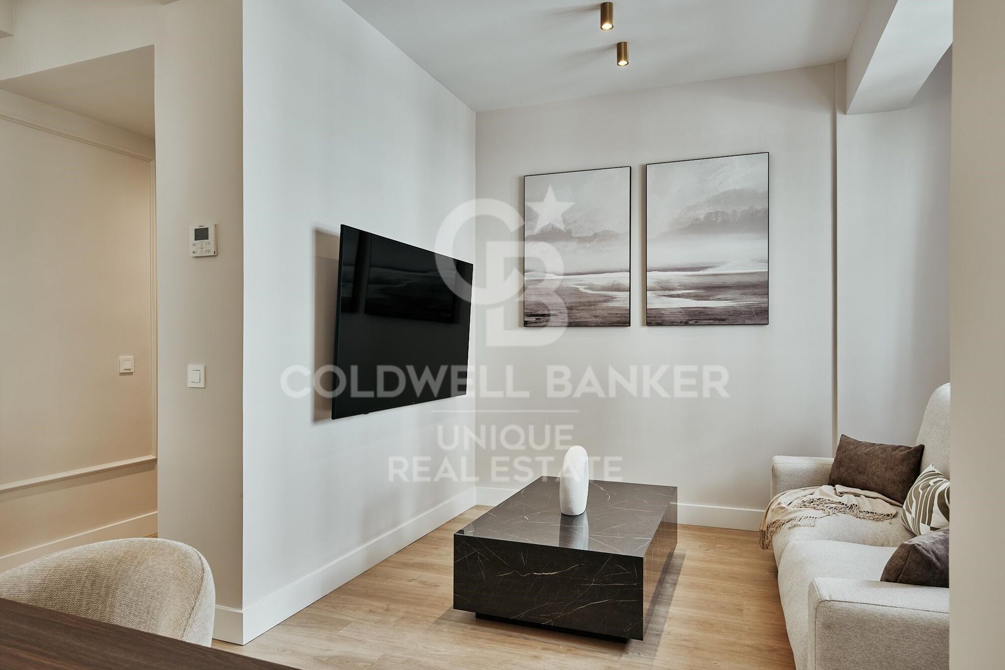 Renovated exterior apartment with terrace, garage, and storage room in Lista, Madrid