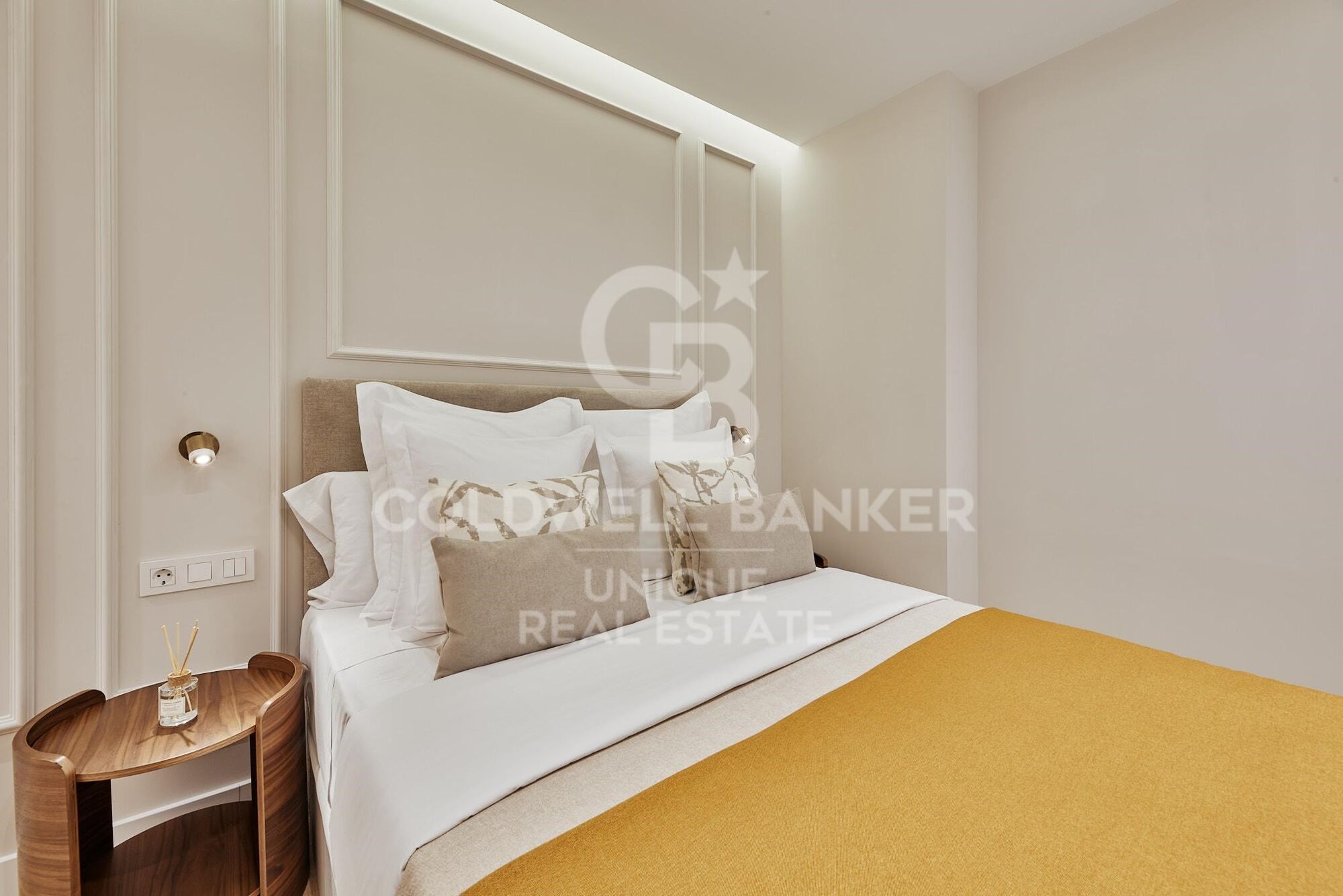 Renovated exterior apartment with terrace, garage, and storage room in Lista, Madrid