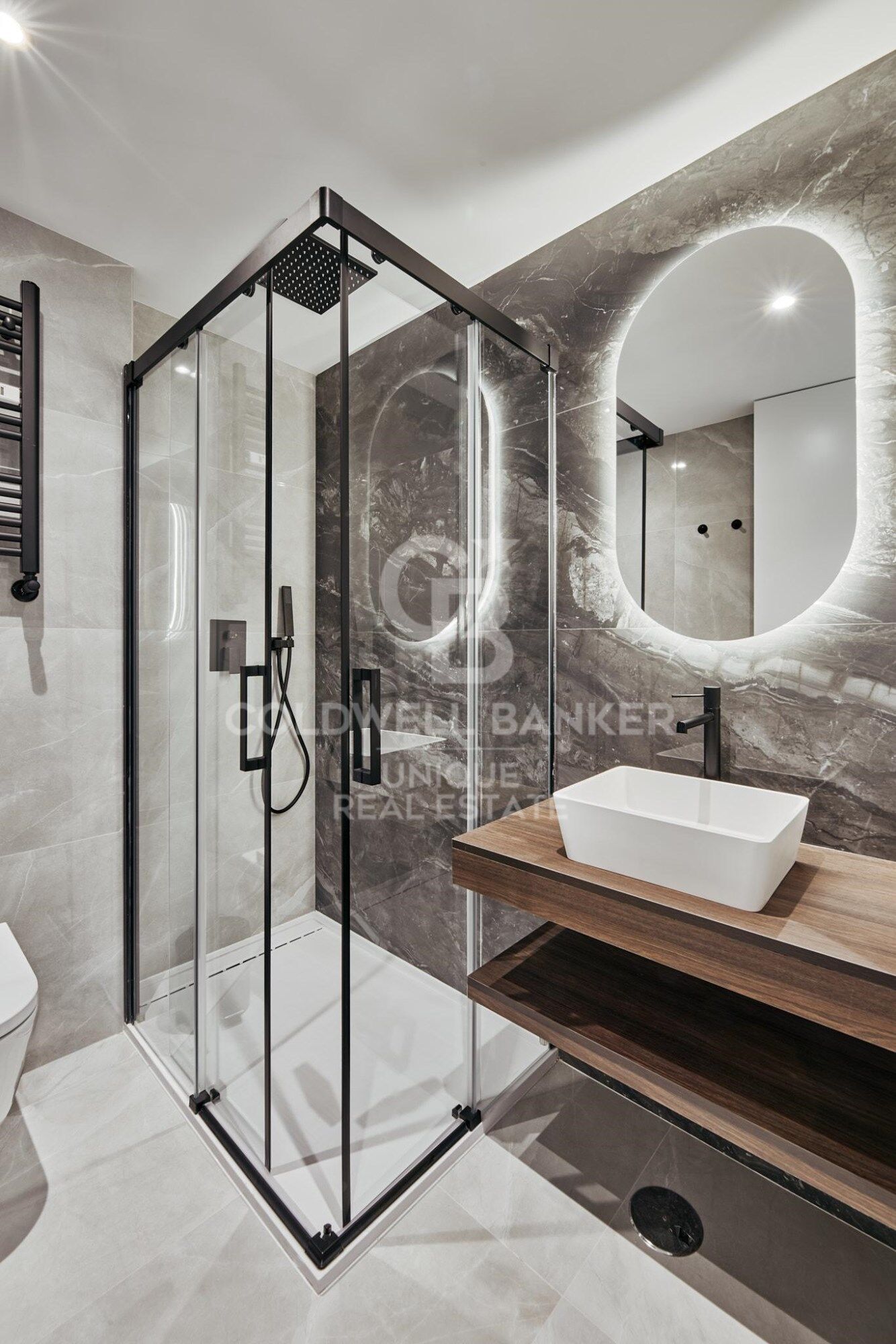 Renovated exterior apartment with terrace, garage, and storage room in Lista, Madrid