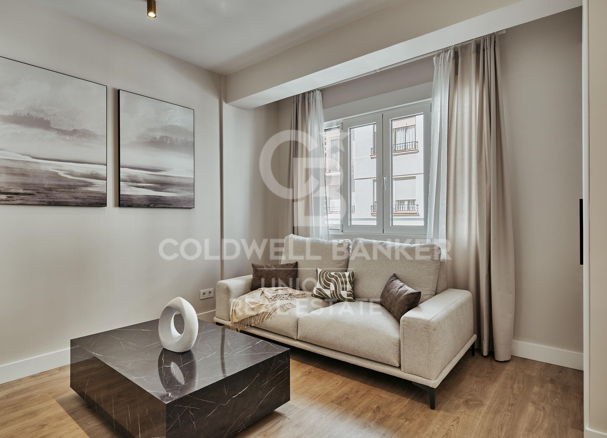 Renovated exterior apartment with terrace, garage, and storage room in Lista, Madrid