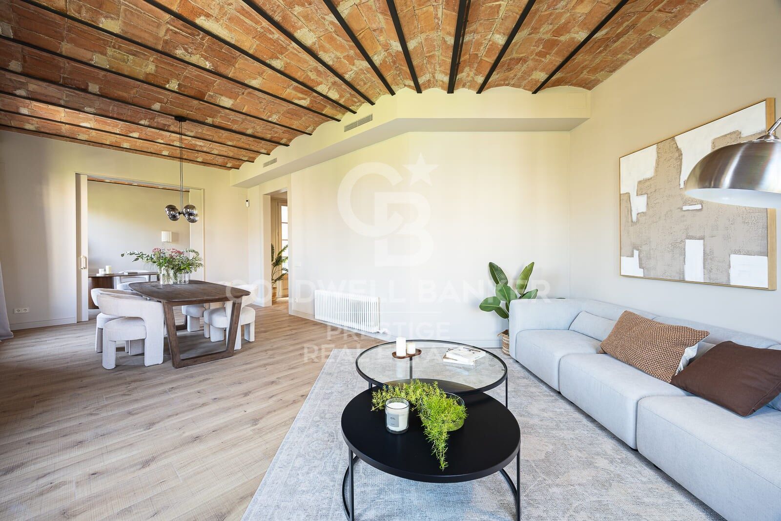 Piso reformado en venta en Eixample Derecho