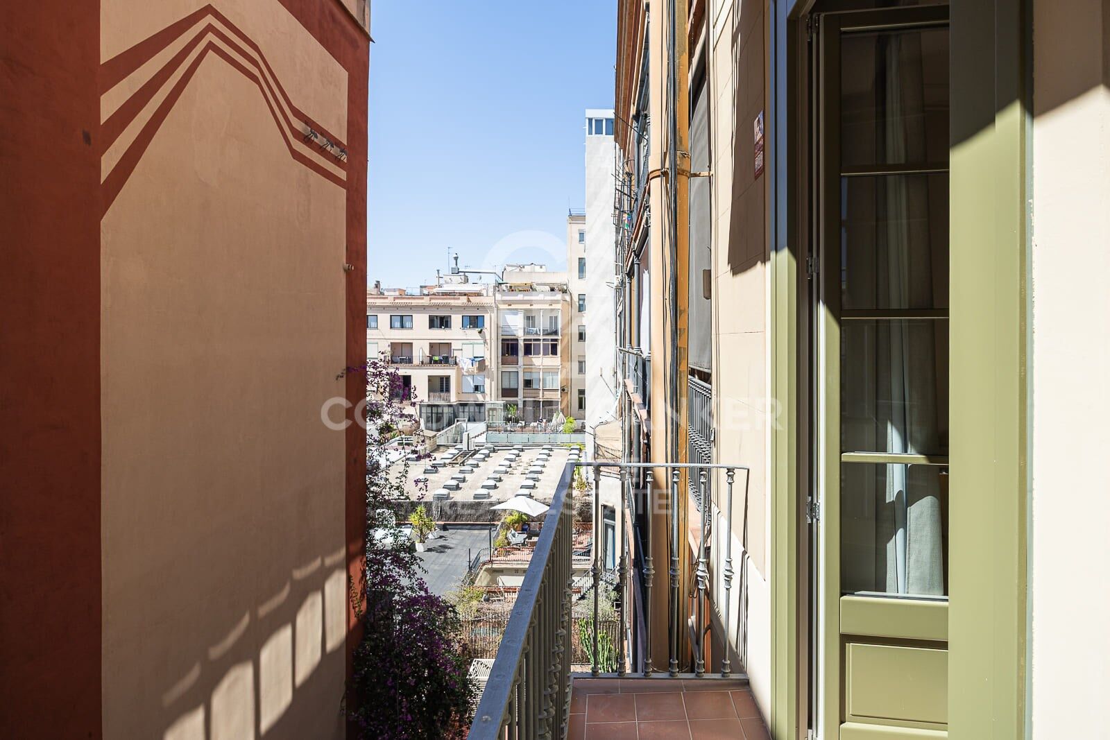 Piso reformado en venta en Eixample Derecho