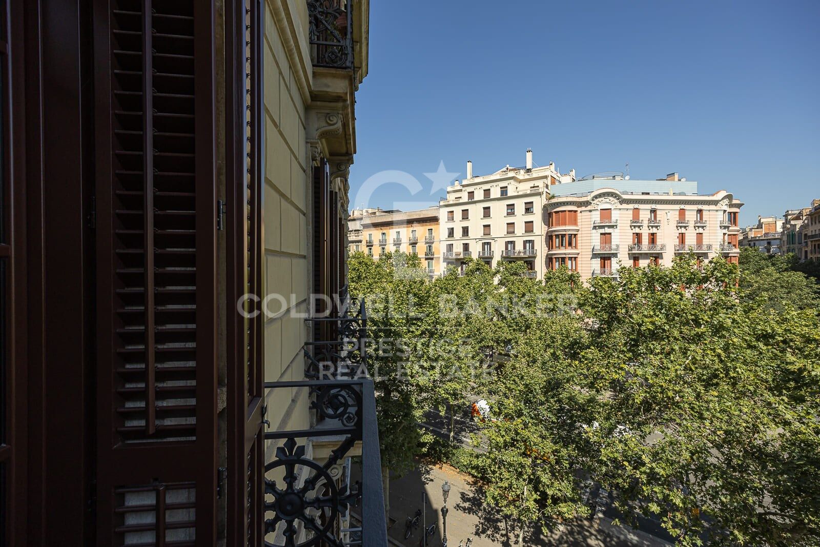 Piso reformado en venta en Eixample Derecho
