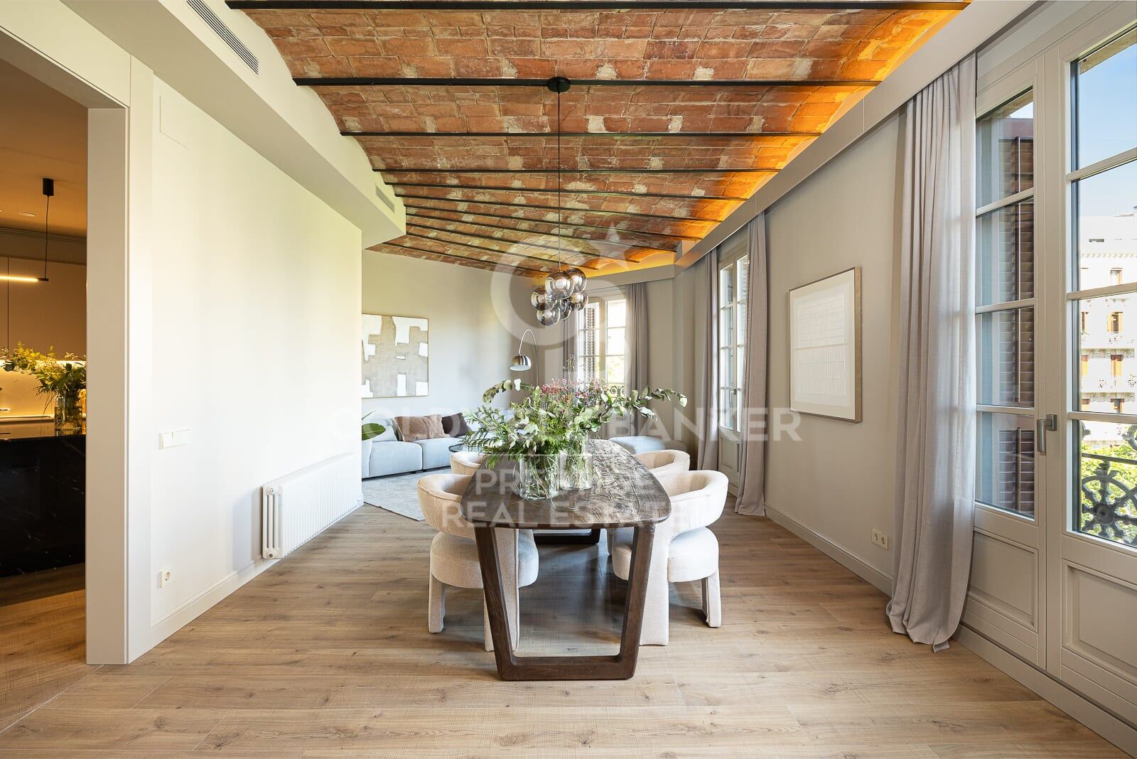 Refurbished flat for sale in Eixample Derecho