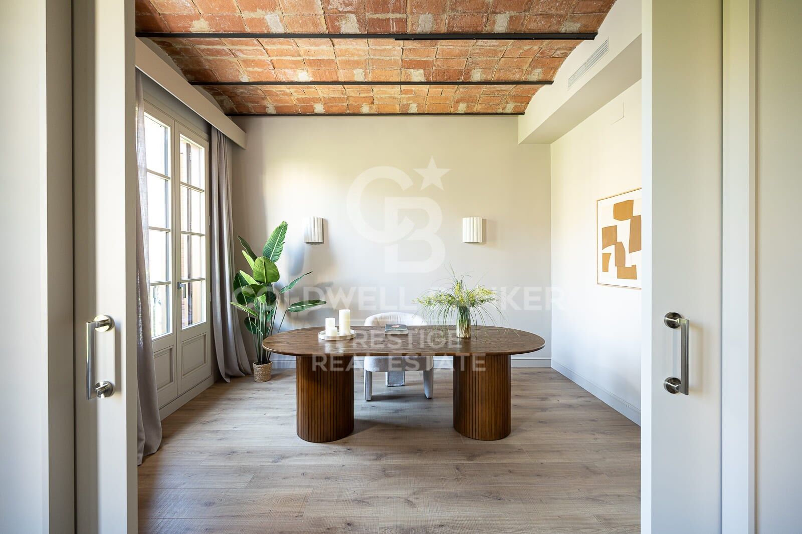 Refurbished flat for sale in Eixample Derecho