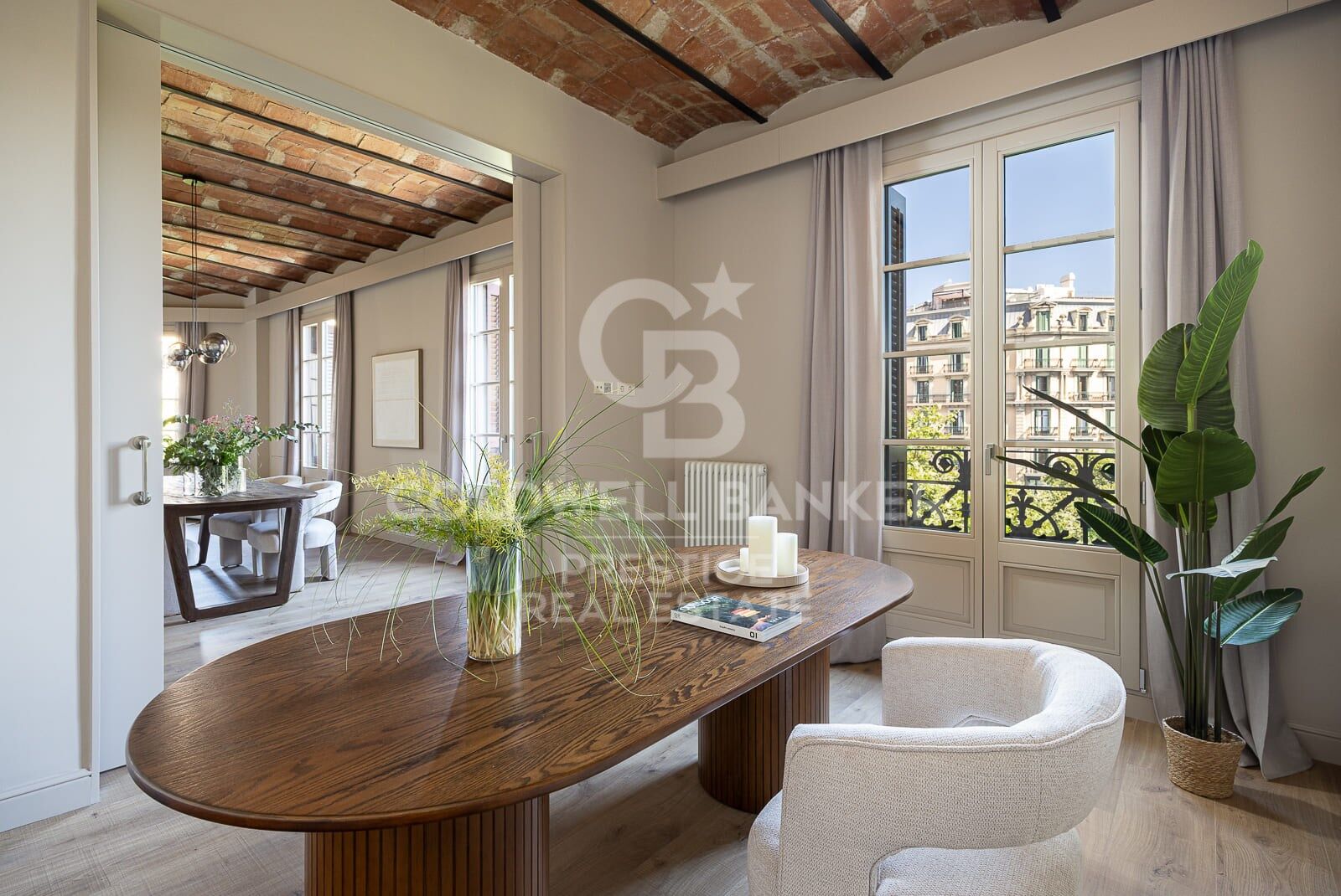Piso reformado en venta en Eixample Derecho