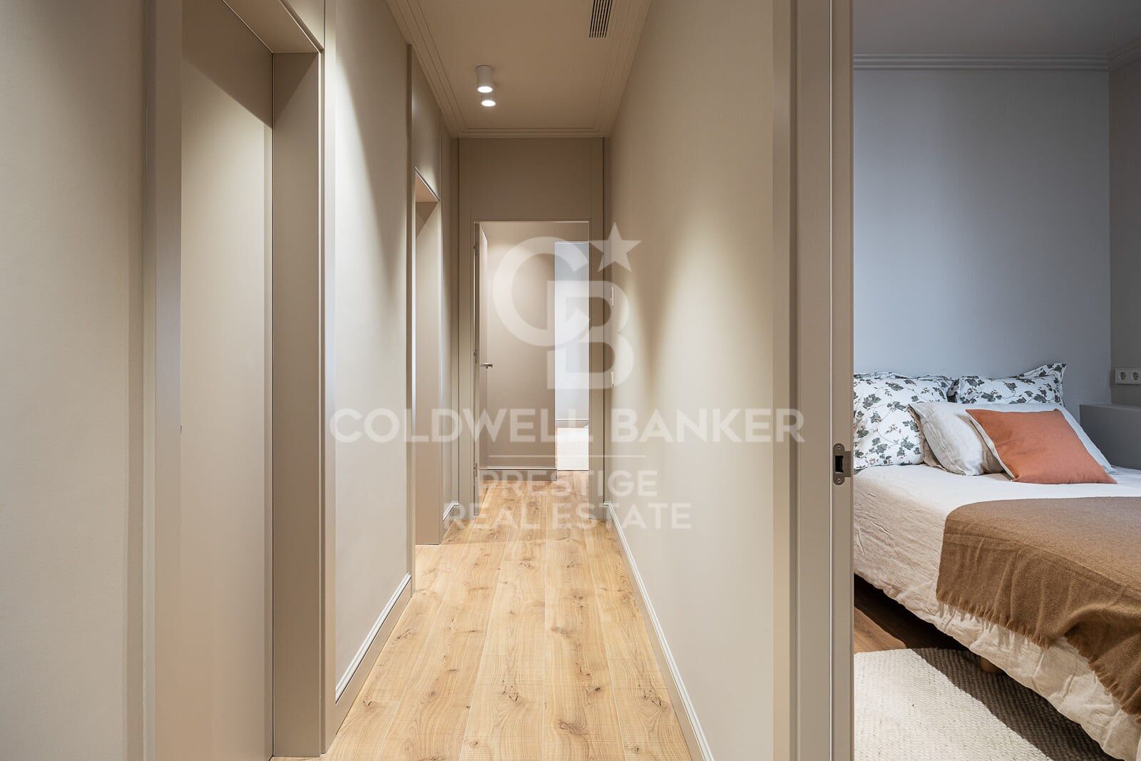 Refurbished flat for sale in Eixample Derecho